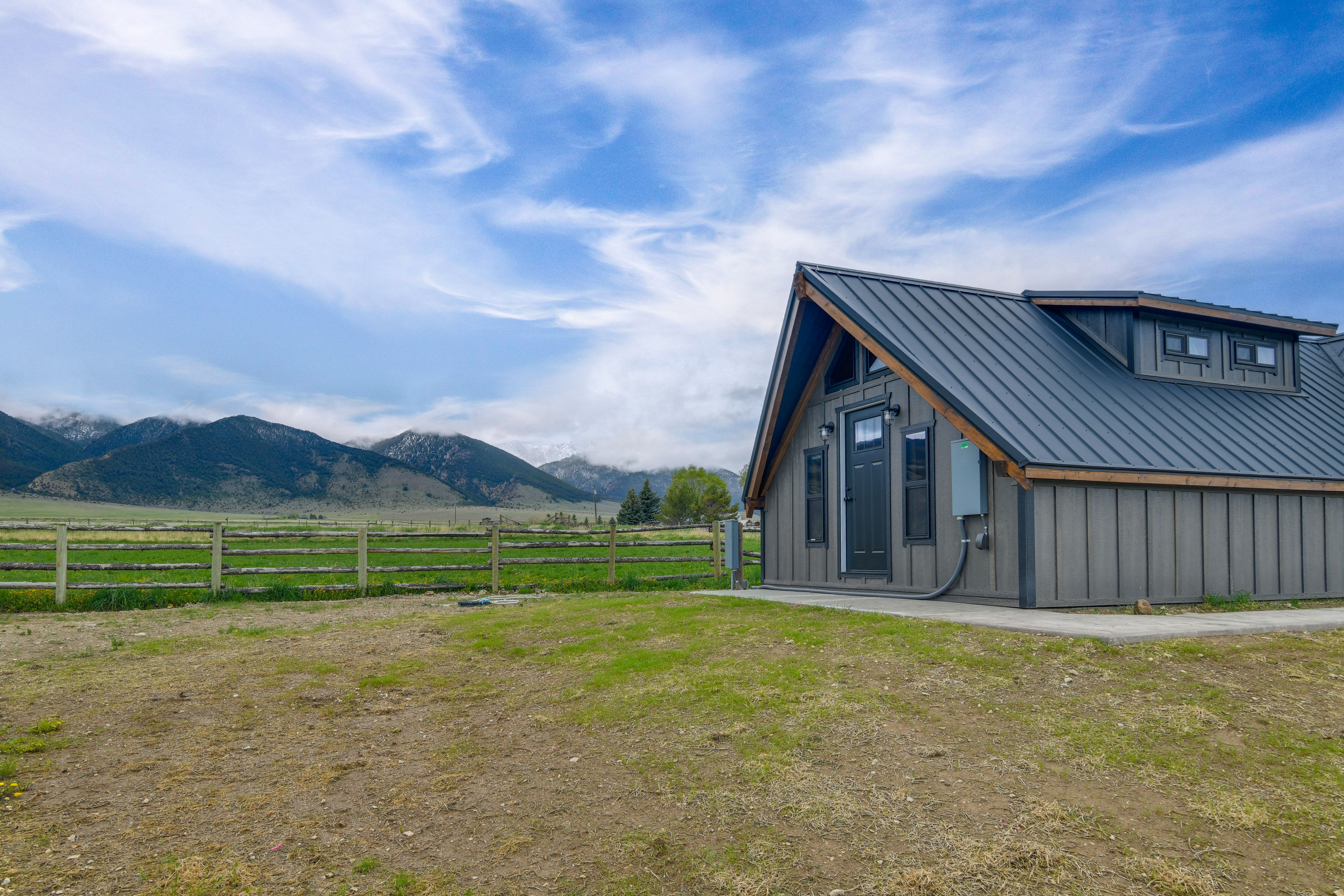 Large Yard | Hiking Trail Access On-Site | Mountain Views