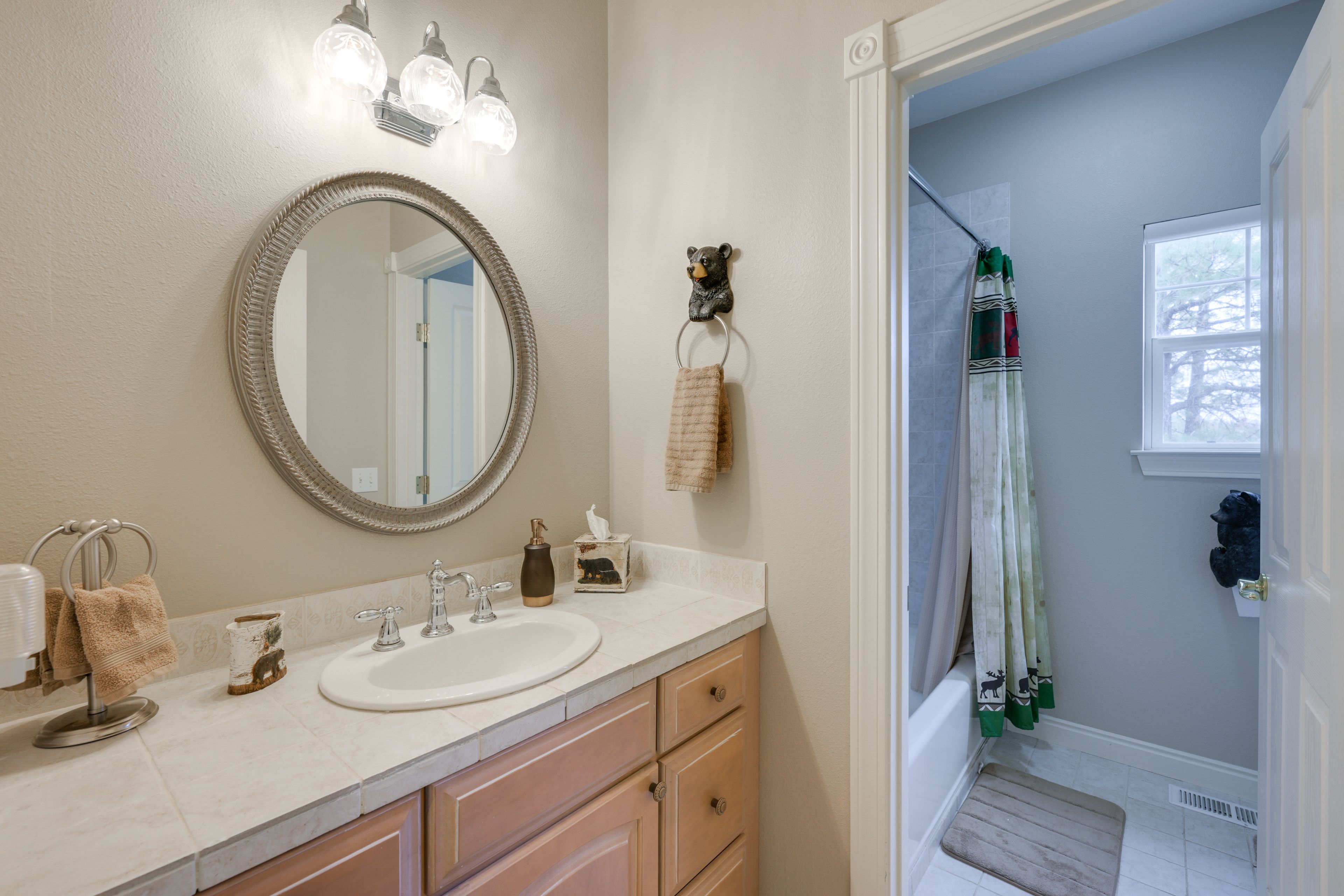 Full Bathroom | Complimentary Toiletries