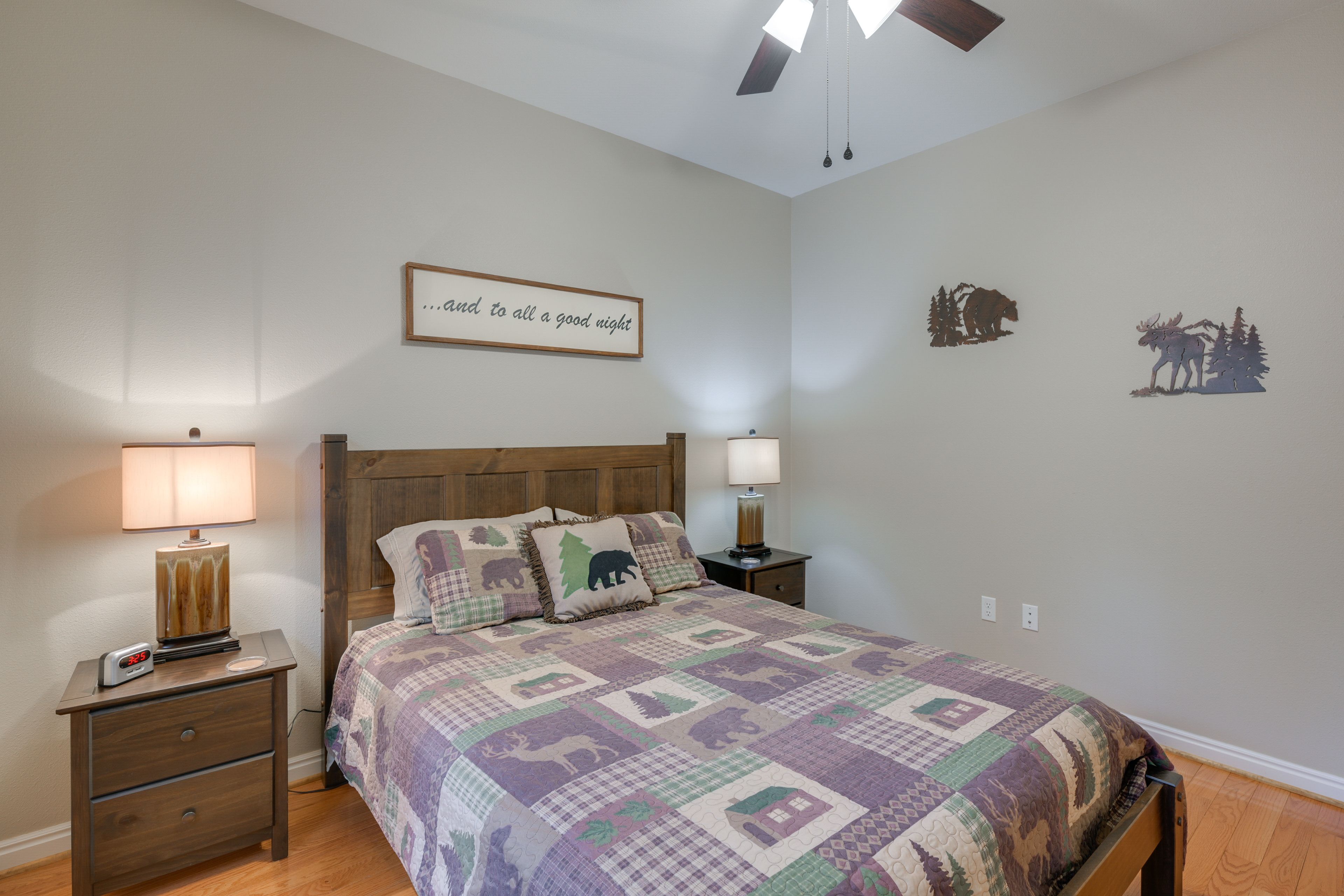 Bedroom 2 | Queen Bed