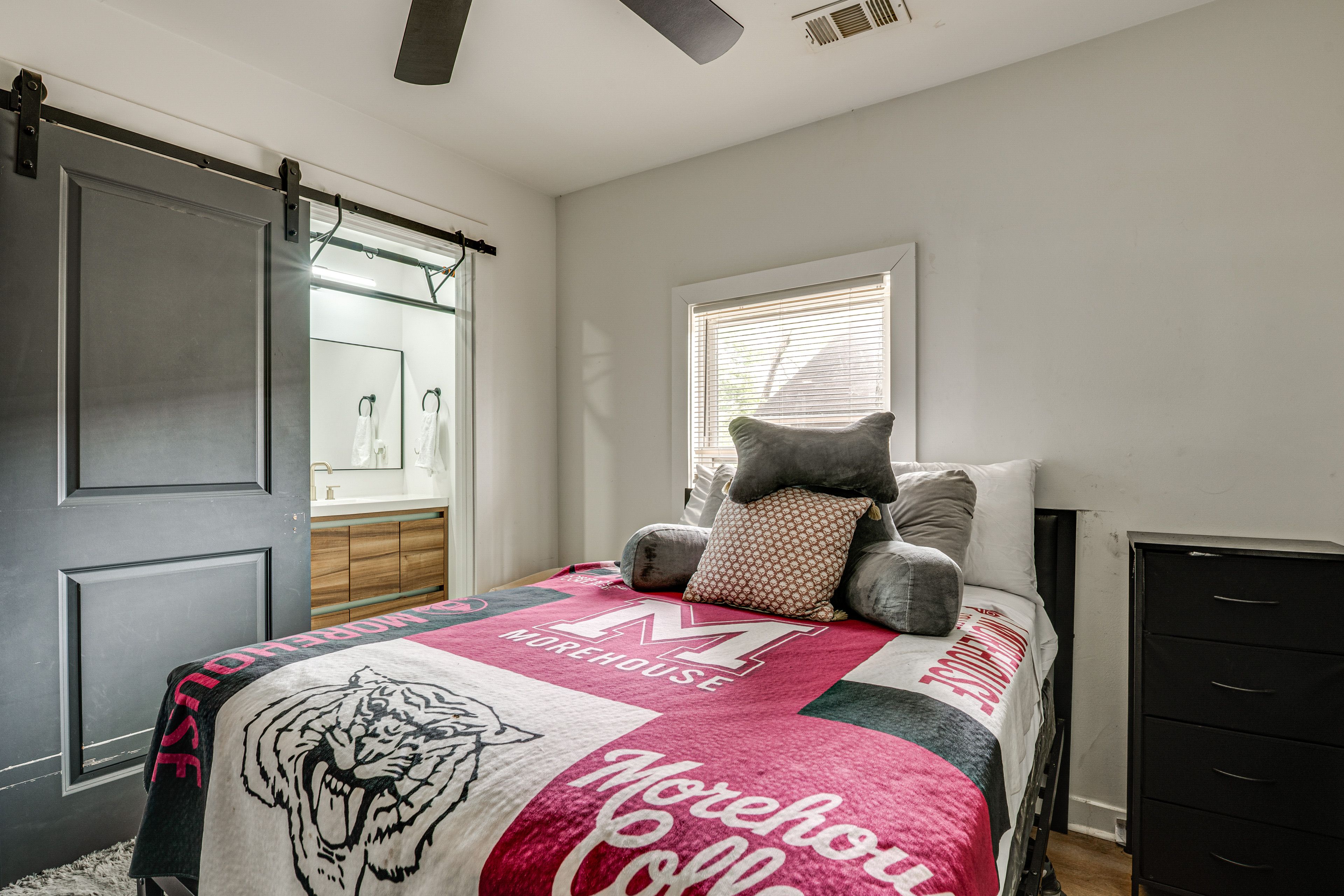 Bedroom 2 | Full Bed
