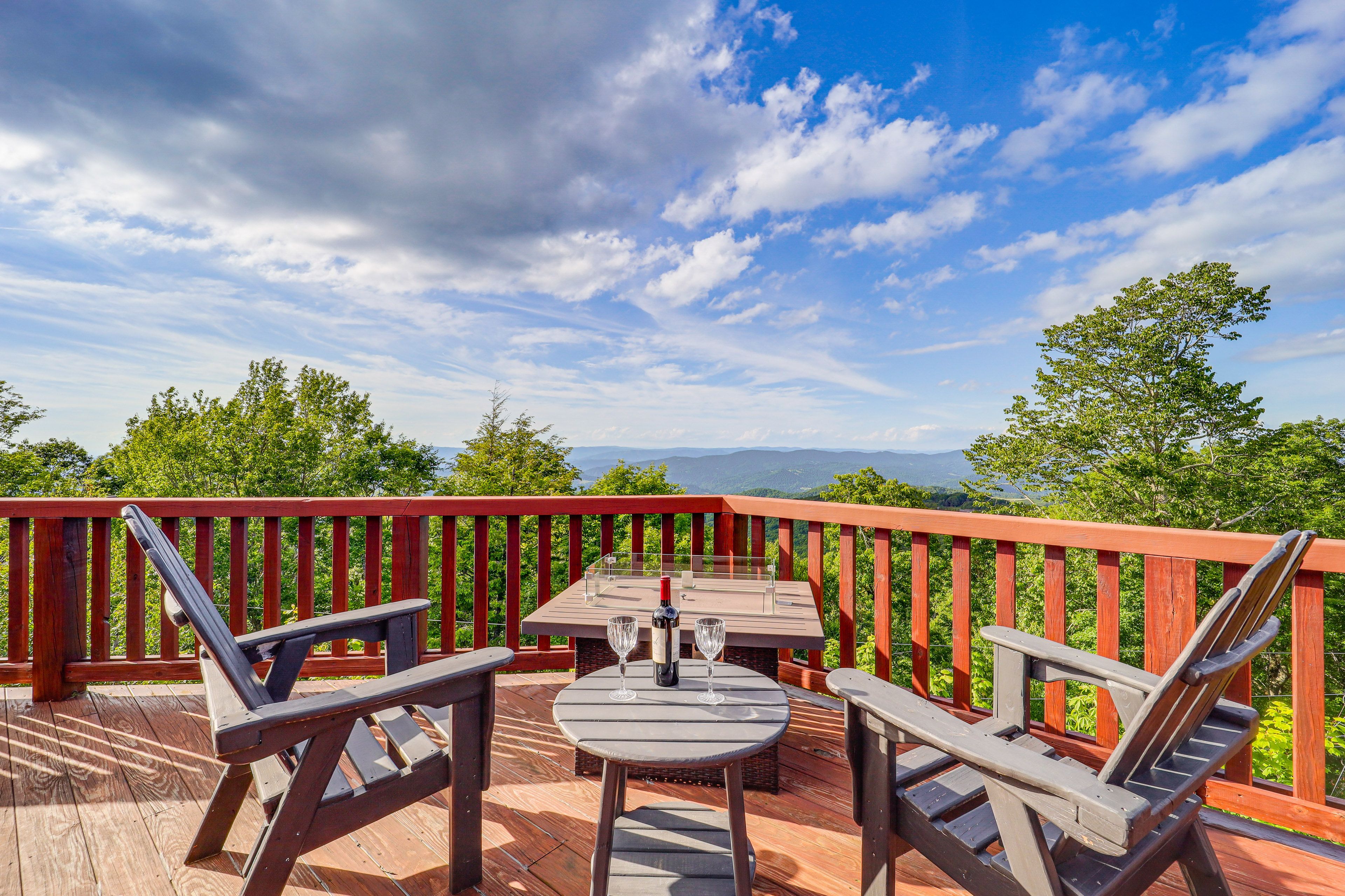 Beech Mountain Vacation Rental | 4BR | 2.5BA | 3,020 Sq Ft | Stairs Required
