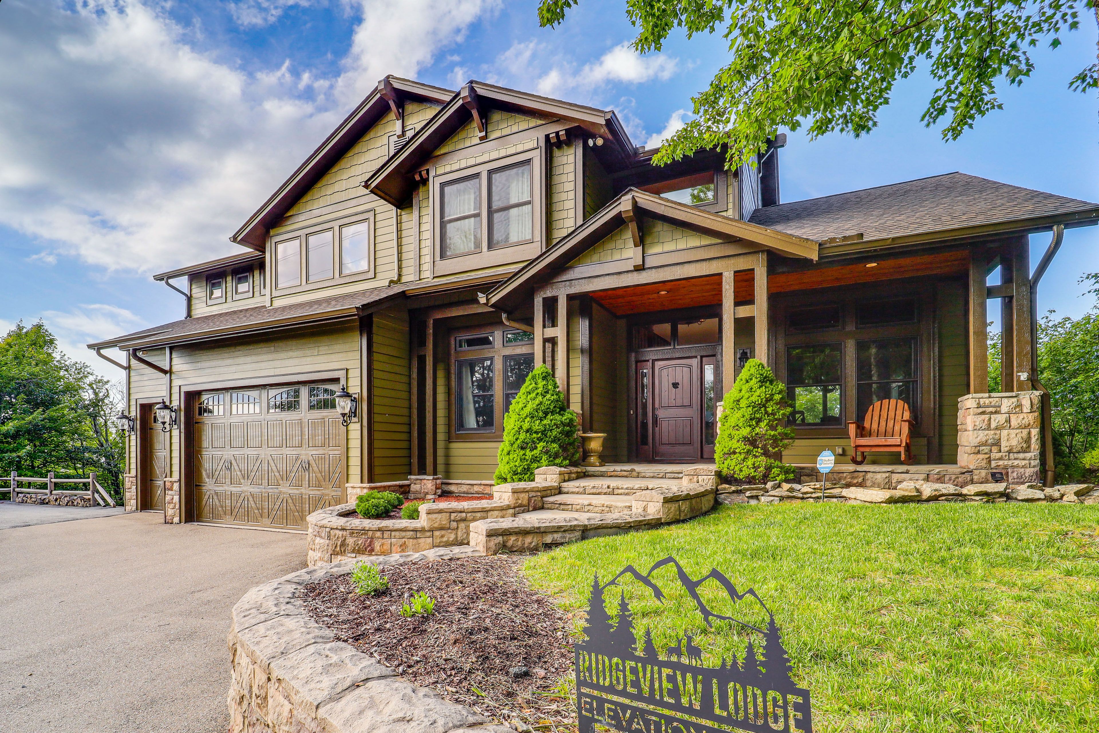 Exterior | 2-Story House | 1 Mi to Beech Mountain Resort