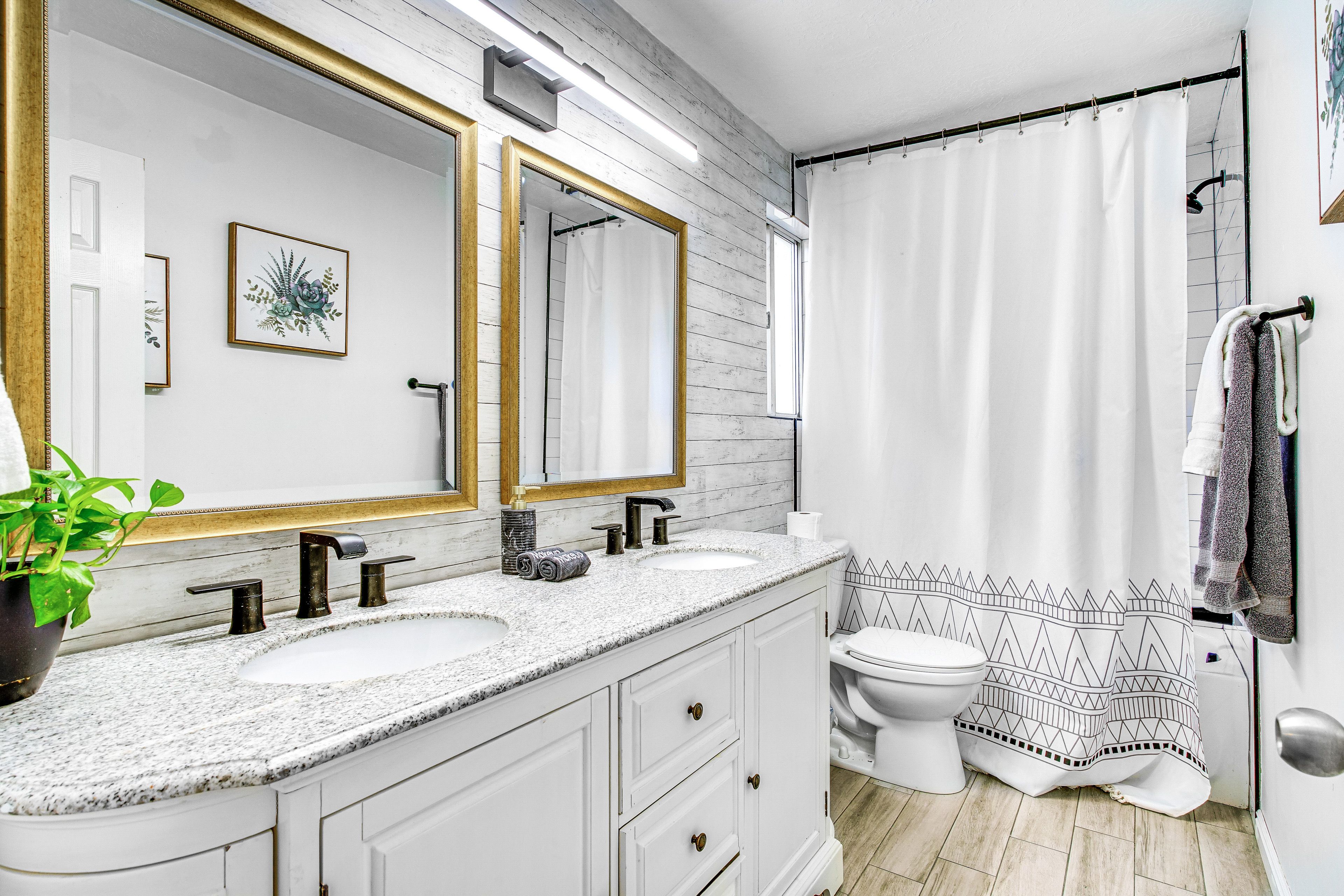 Full Bathroom | 2nd Floor