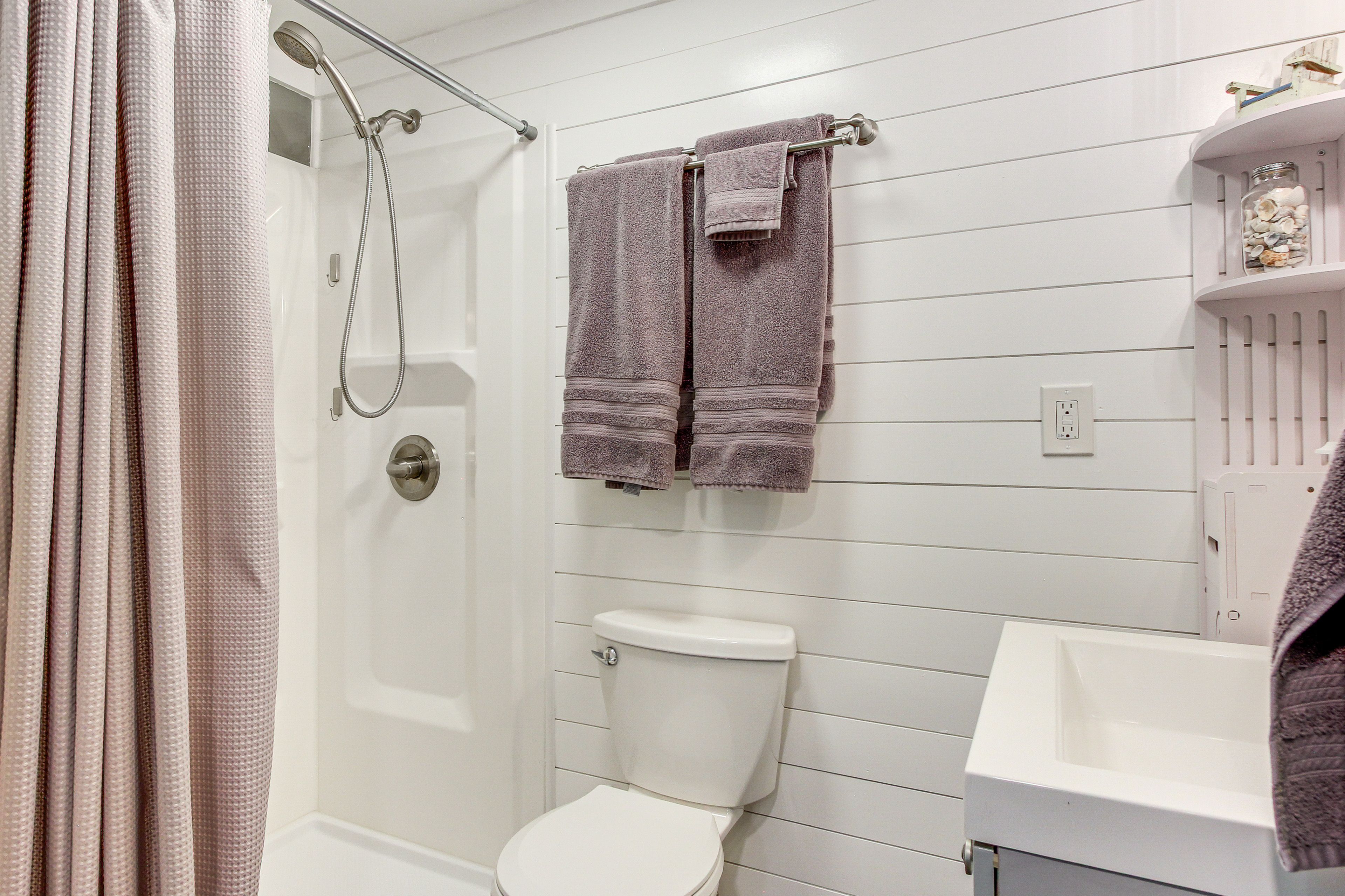 En-Suite Bathroom | Towels Provided