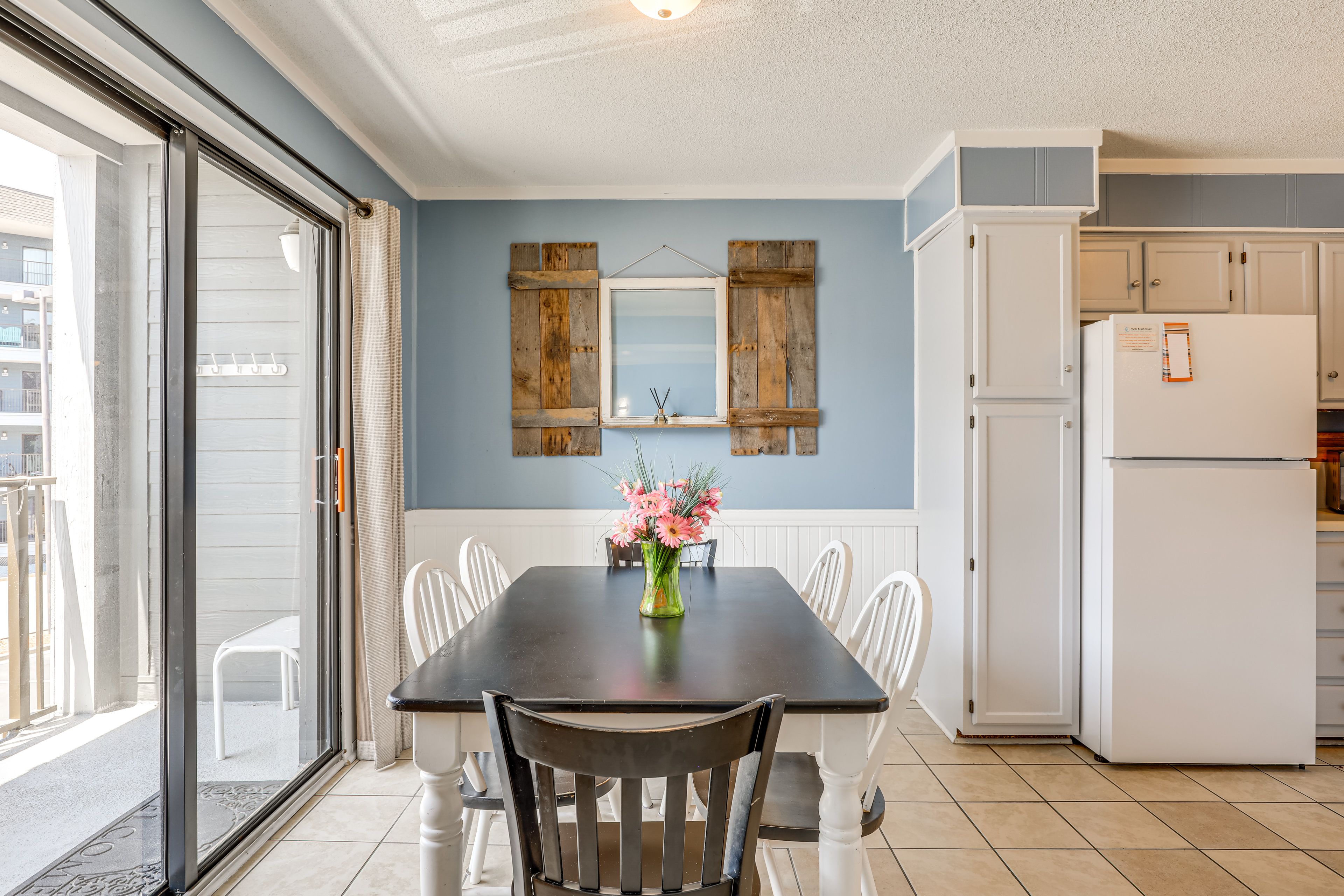 Dining Area | Dishware/Flatware