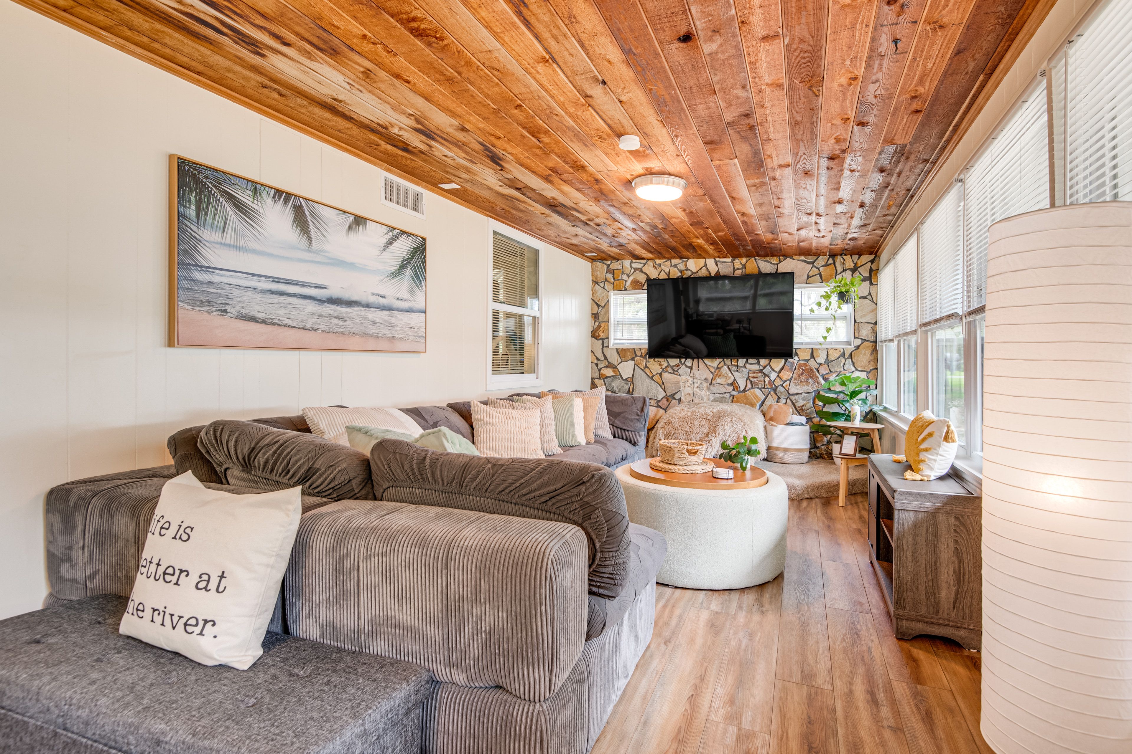 Living Room | Free WiFi | Smart TV | Central A/C