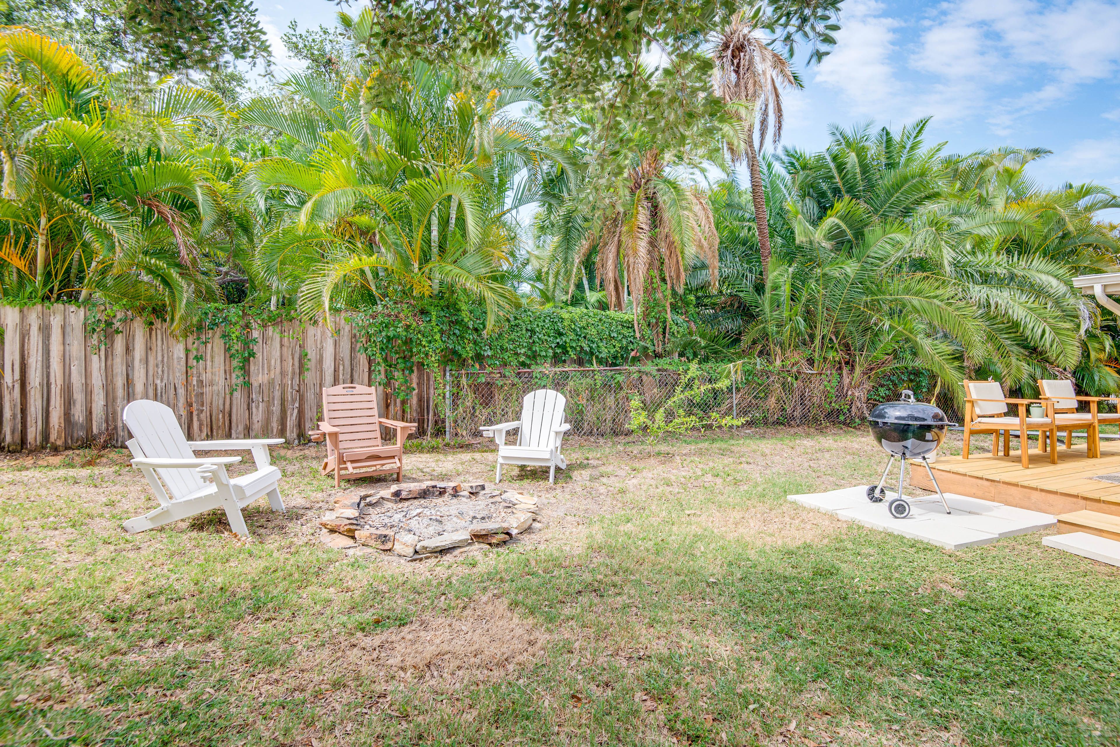 Fire Pit w/ Seating