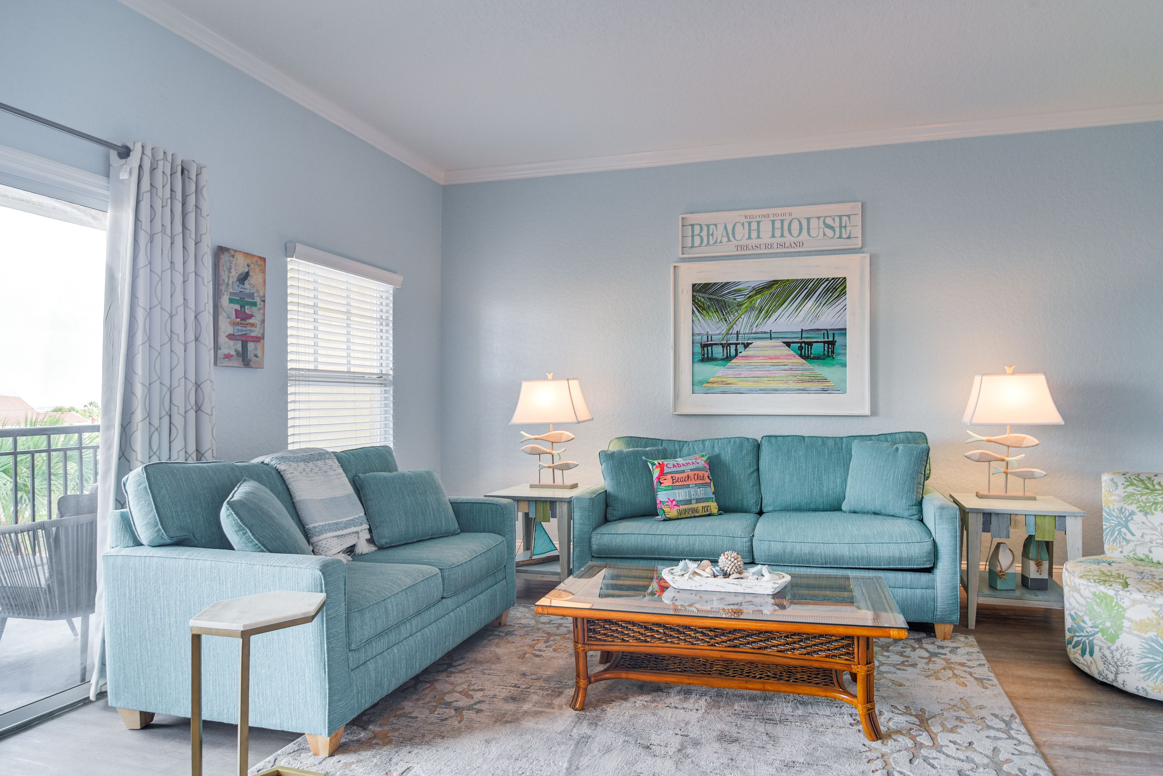 Living Room | Free WiFi | Central Heating & A/C | Smart TV | Queen Sleeper Sofa