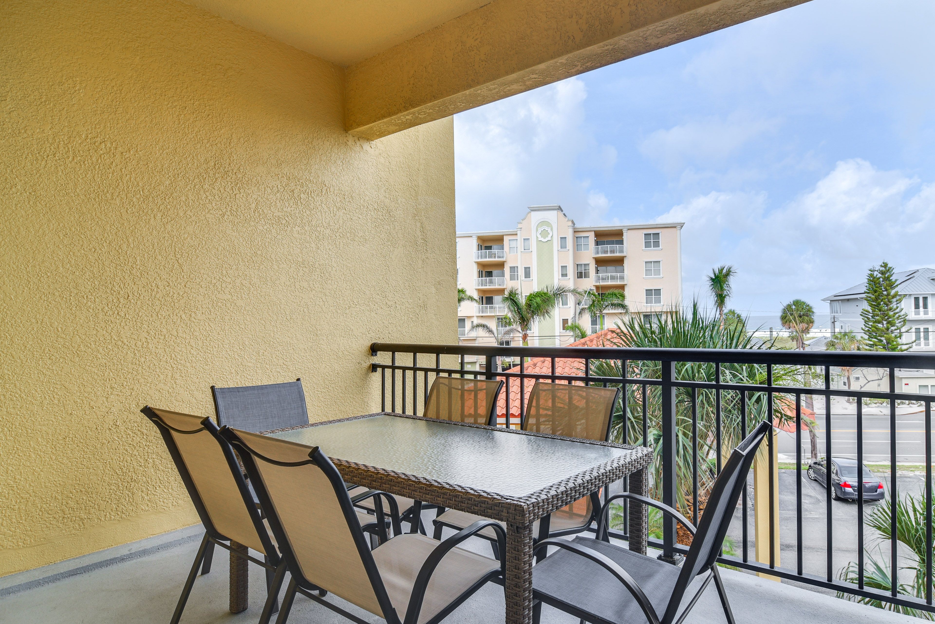 Balcony | Gulf View | Outdoor Dining Set