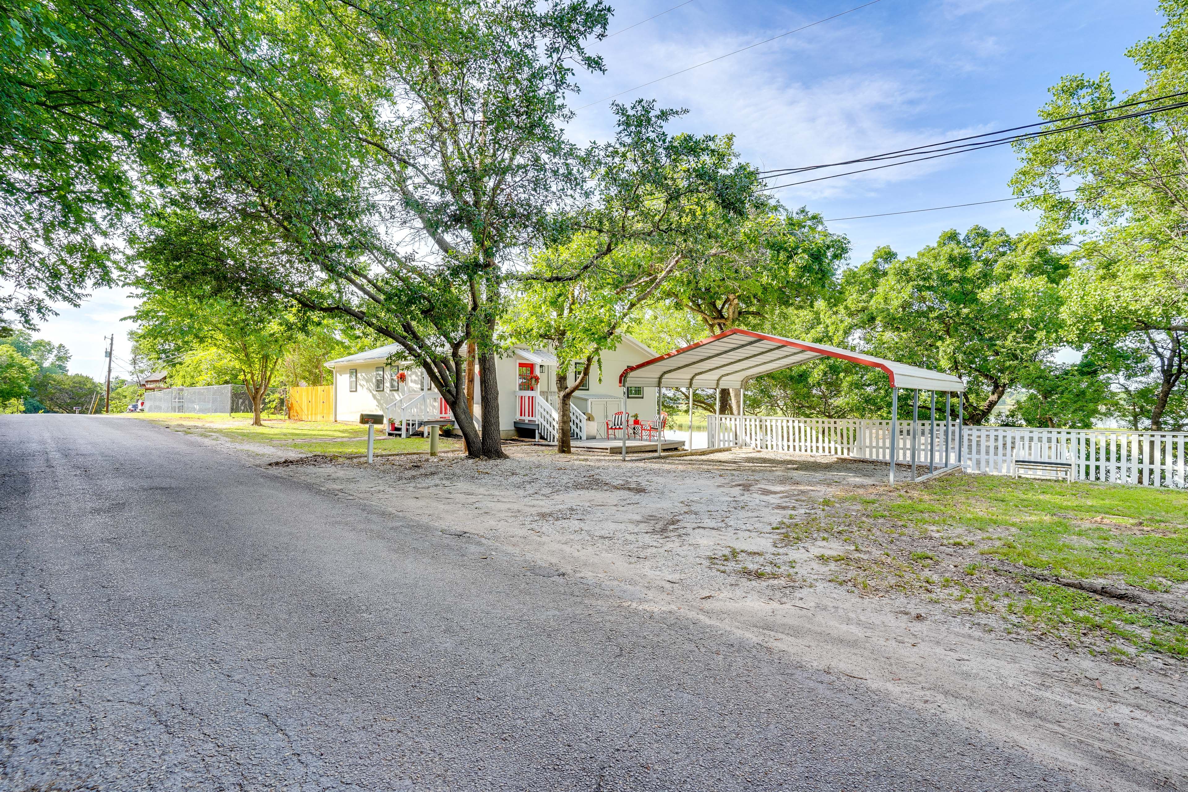 Parking | Driveway (3 Vehicles) | Street Parking | RV/Boat/Trailer Parking