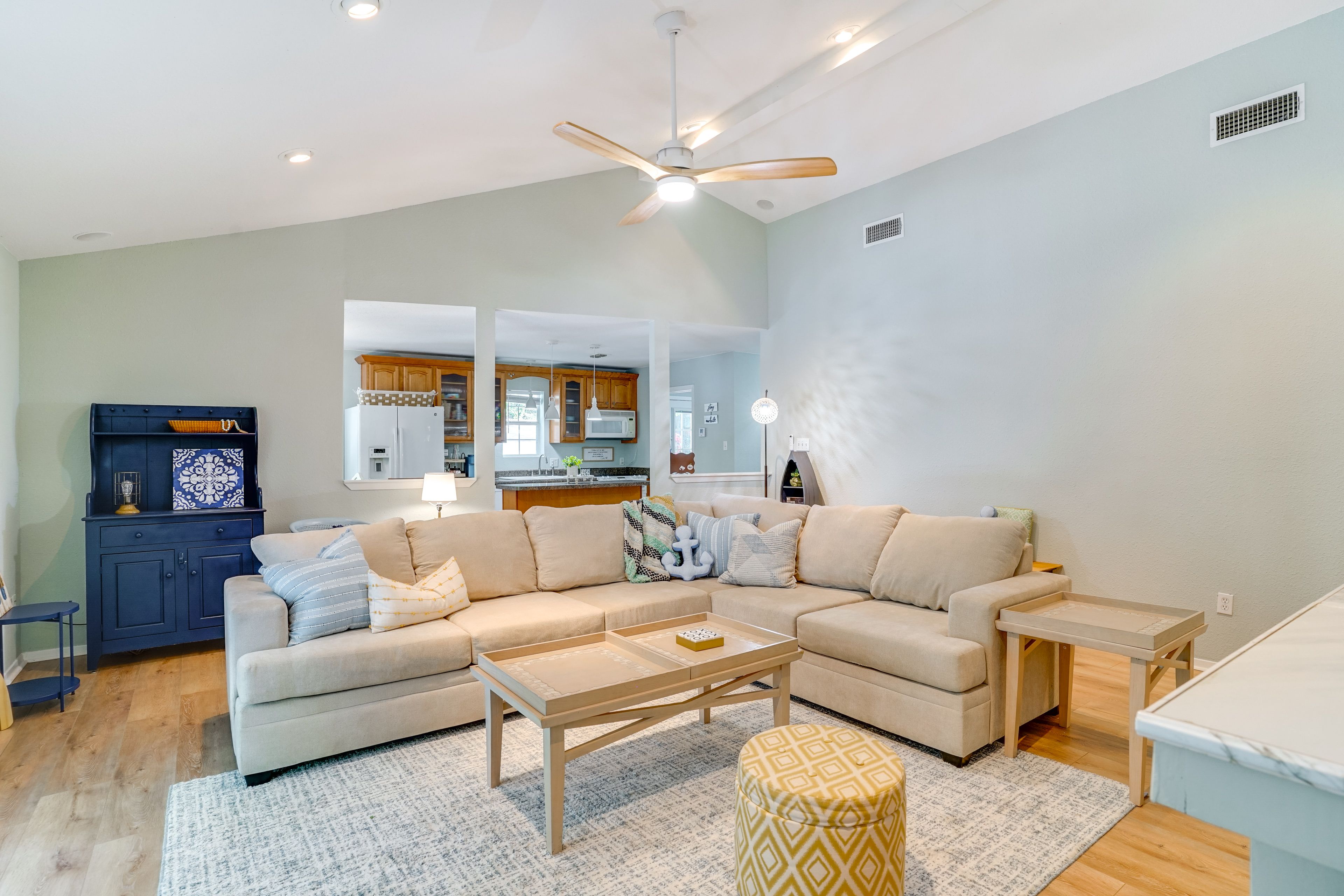 Living Room | Smart TV | Free WiFi | Board Games & Books