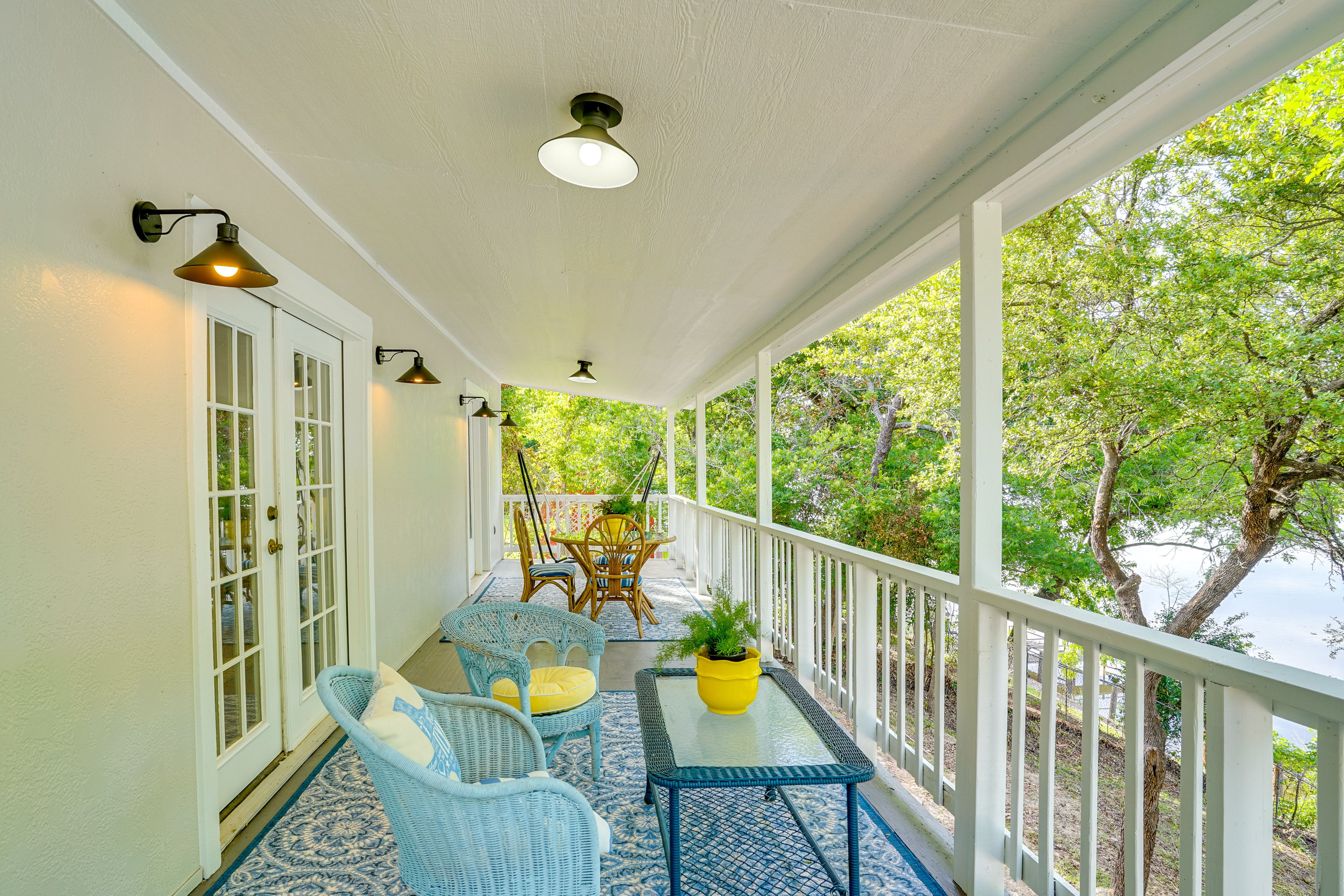 Granbury Vacation Rental | 2BR | 1.5BA | 1,304 Sq Ft | 3 Steps Required