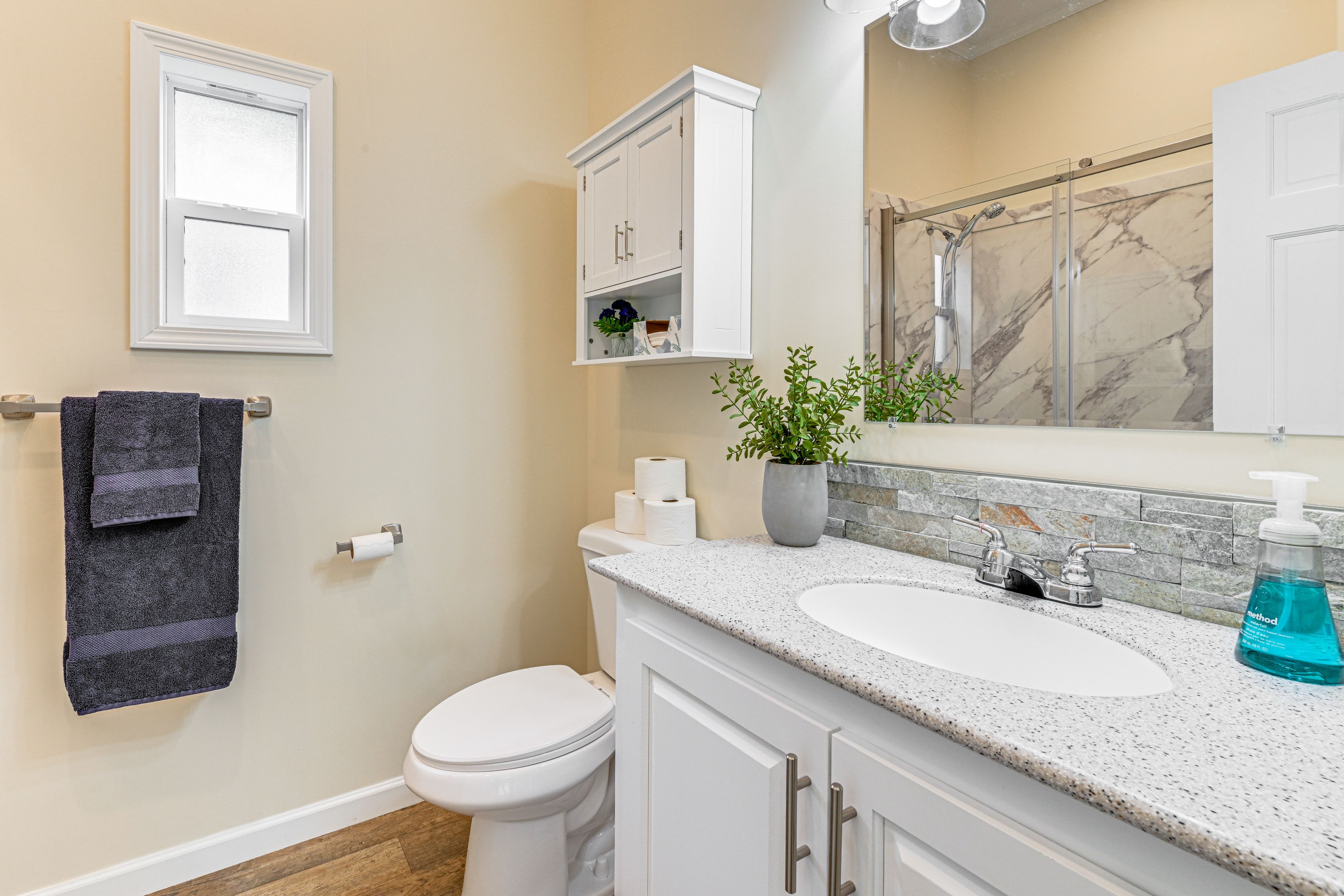 Full Bathroom | Towels Provided