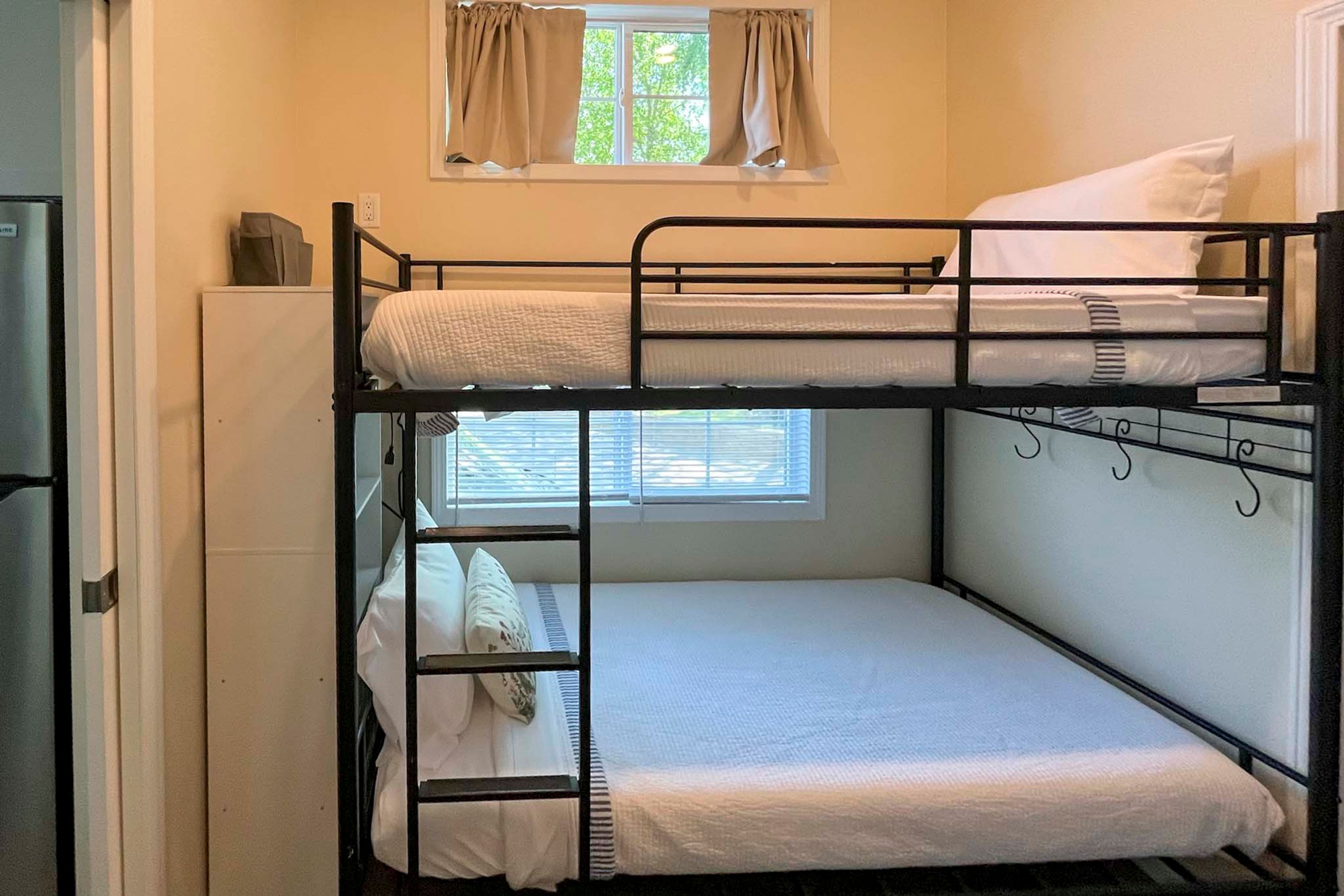 Sleeping Nook | Twin Bunk Bed