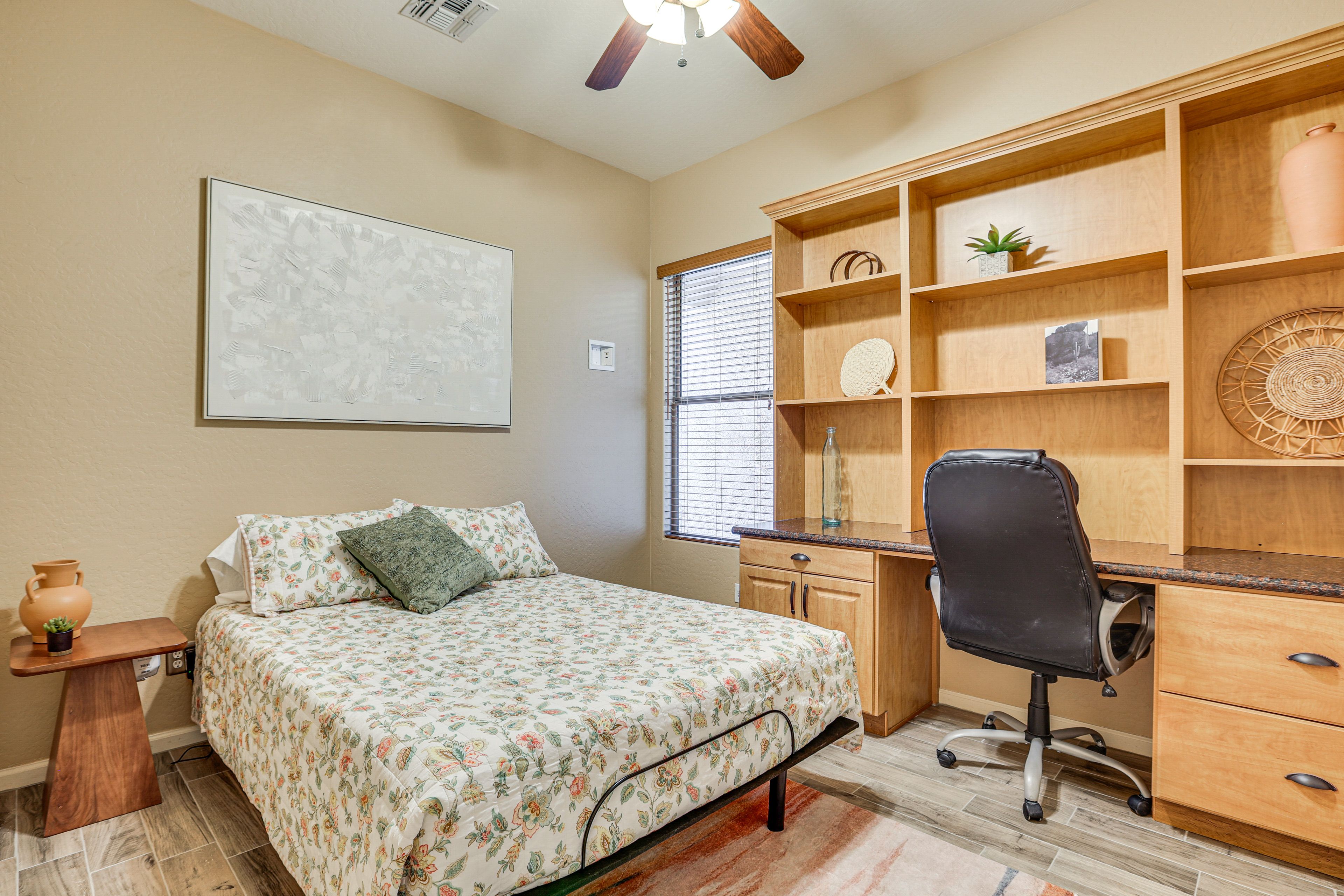 Bedroom 4 | Queen Bed