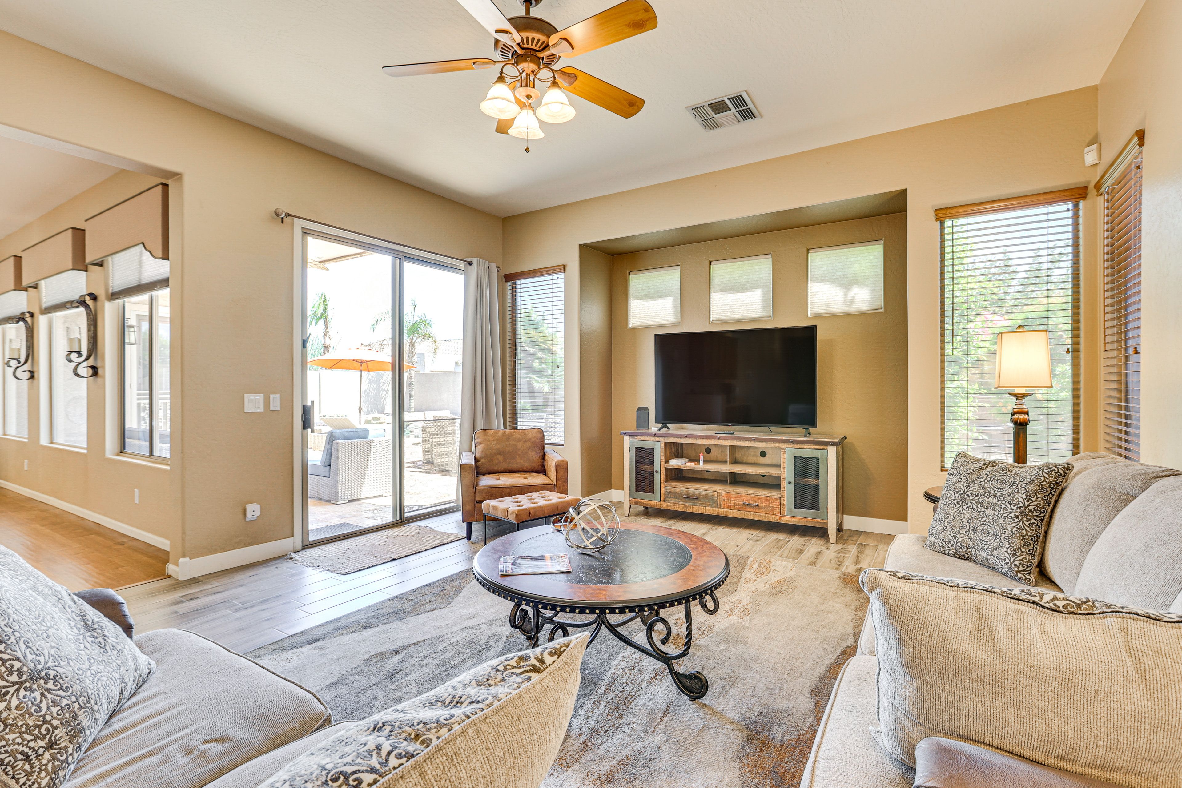 Living Room | Free WiFi | Central A/C & Heat