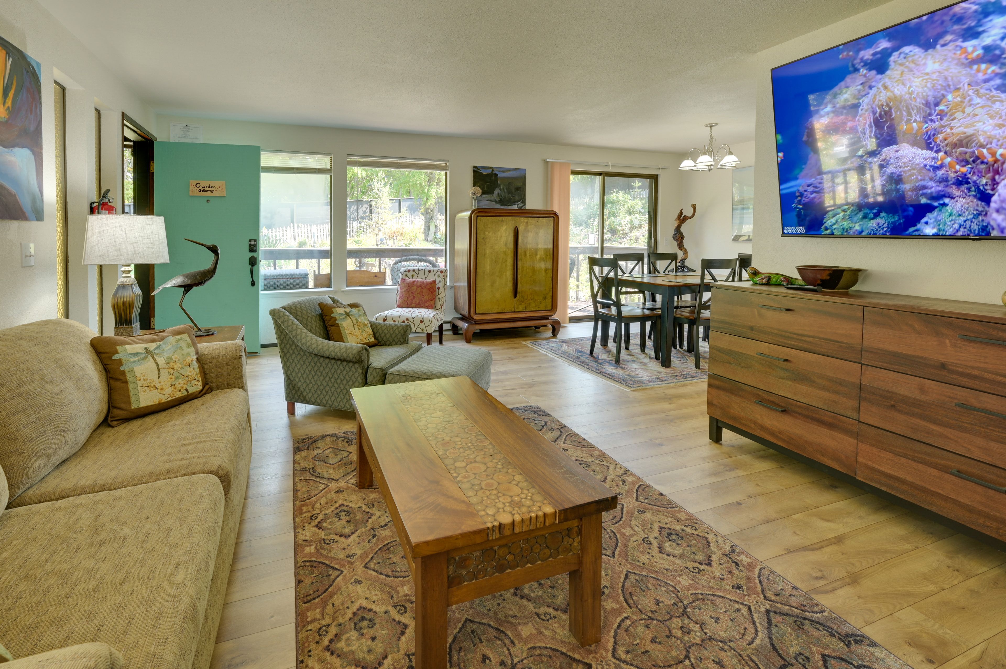 Living Room | Free WiFi | Smart TV | Central A/C