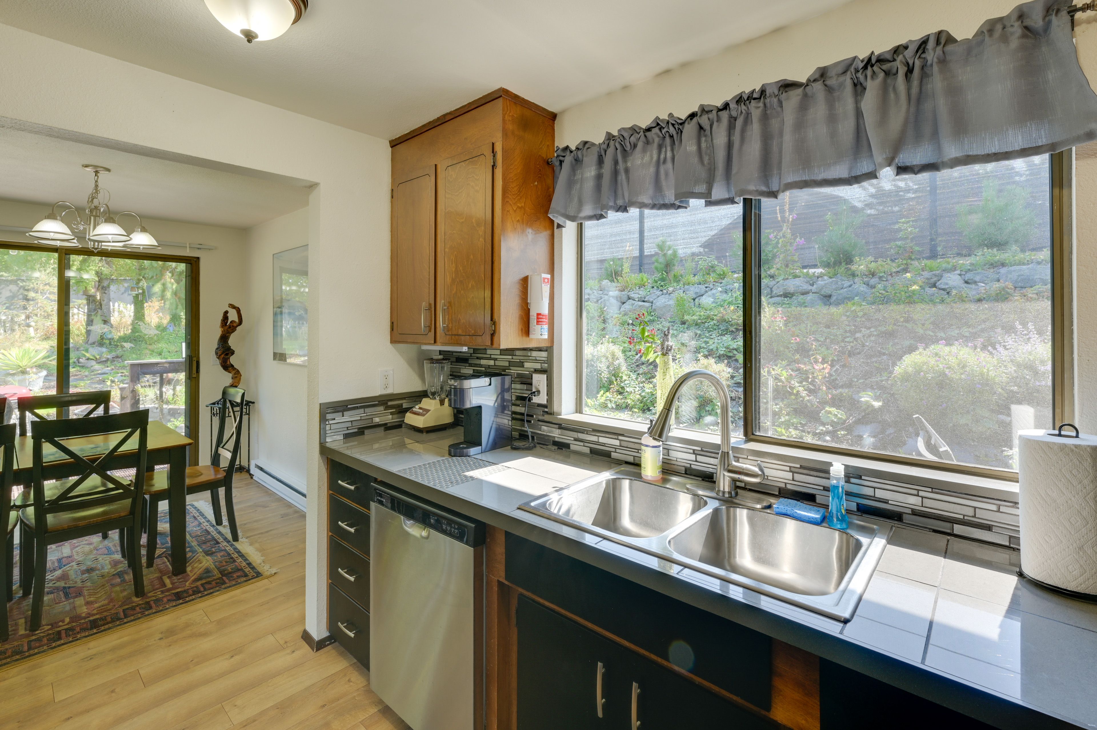 Kitchen | Keurig Coffee Maker | Dishwasher | Blender