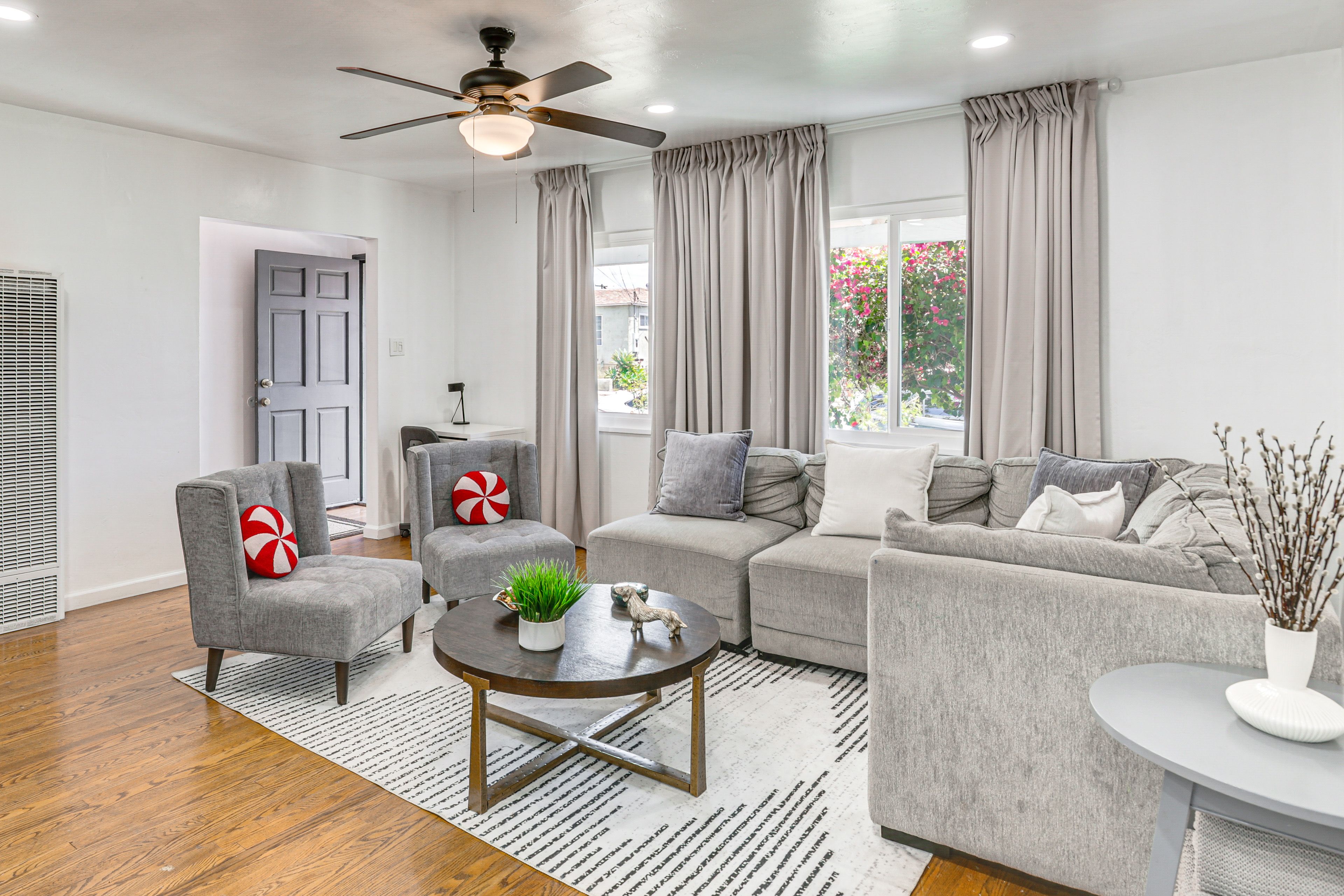 Living Room | Smart TV | Free WiFi