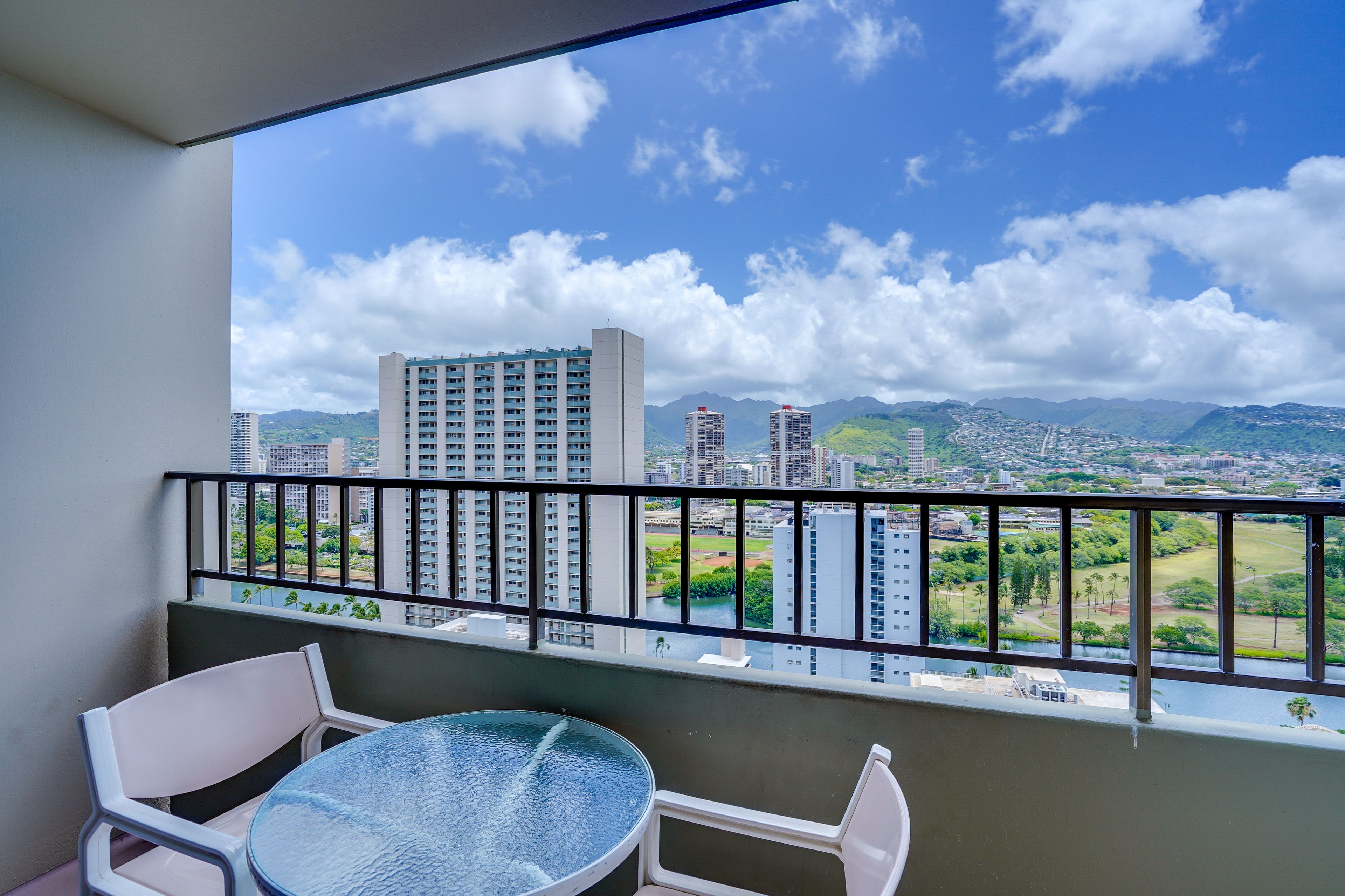 Honolulu Vacation Rental | Deluxe Studio | 1BA | 445 Sq Ft | Step-Free Access