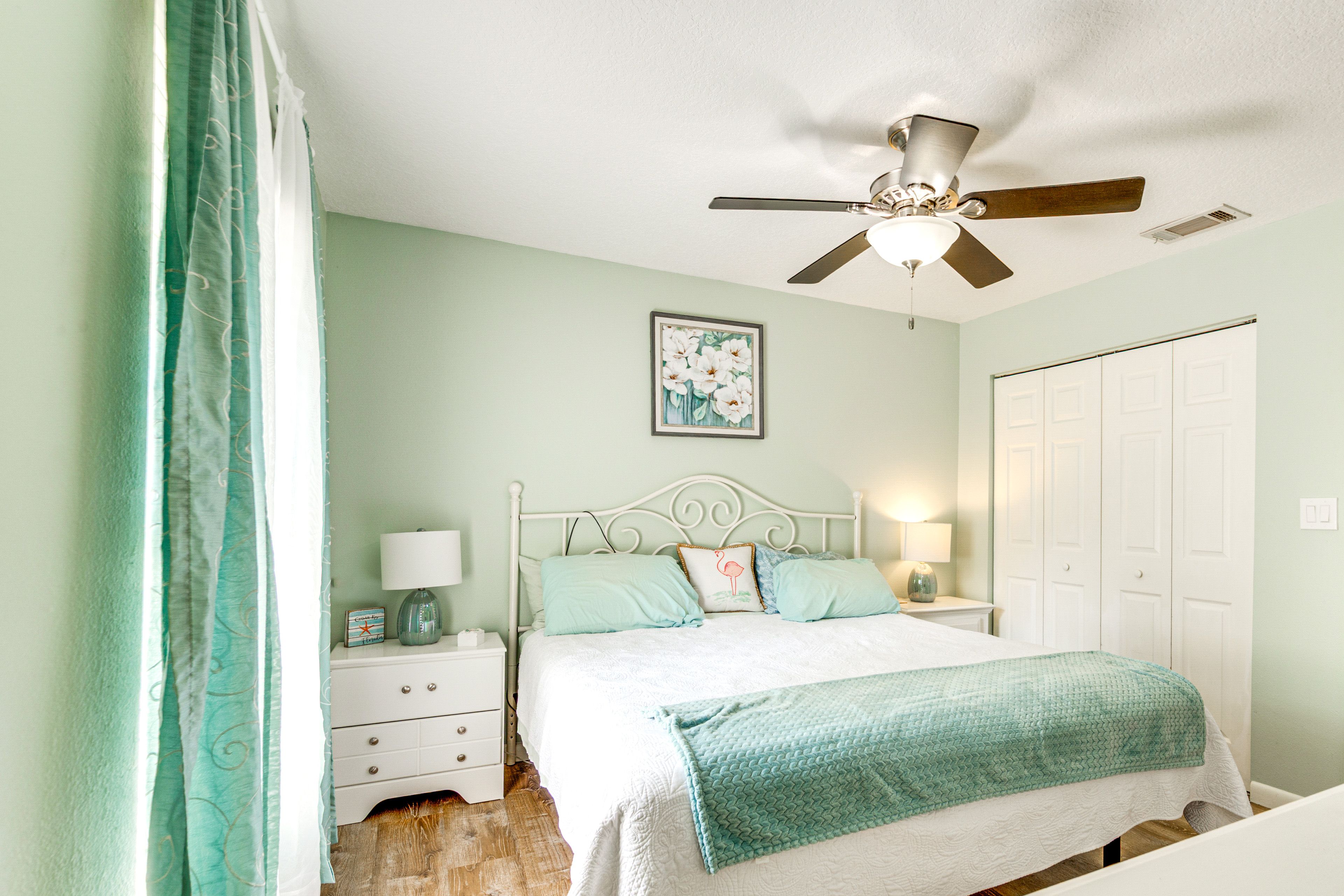 Bedroom 1 | King Bed