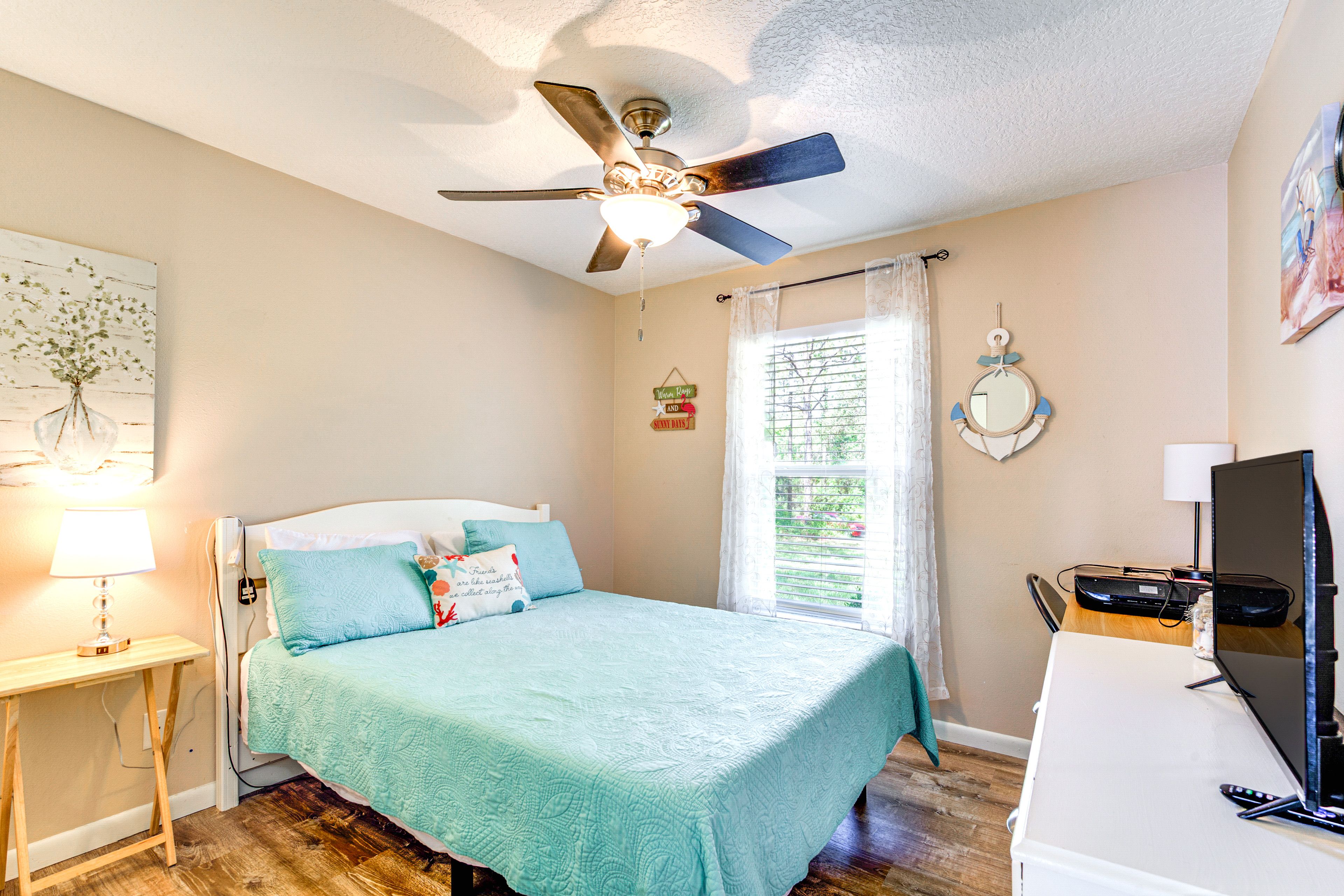 Bedroom 2 | Queen Bed