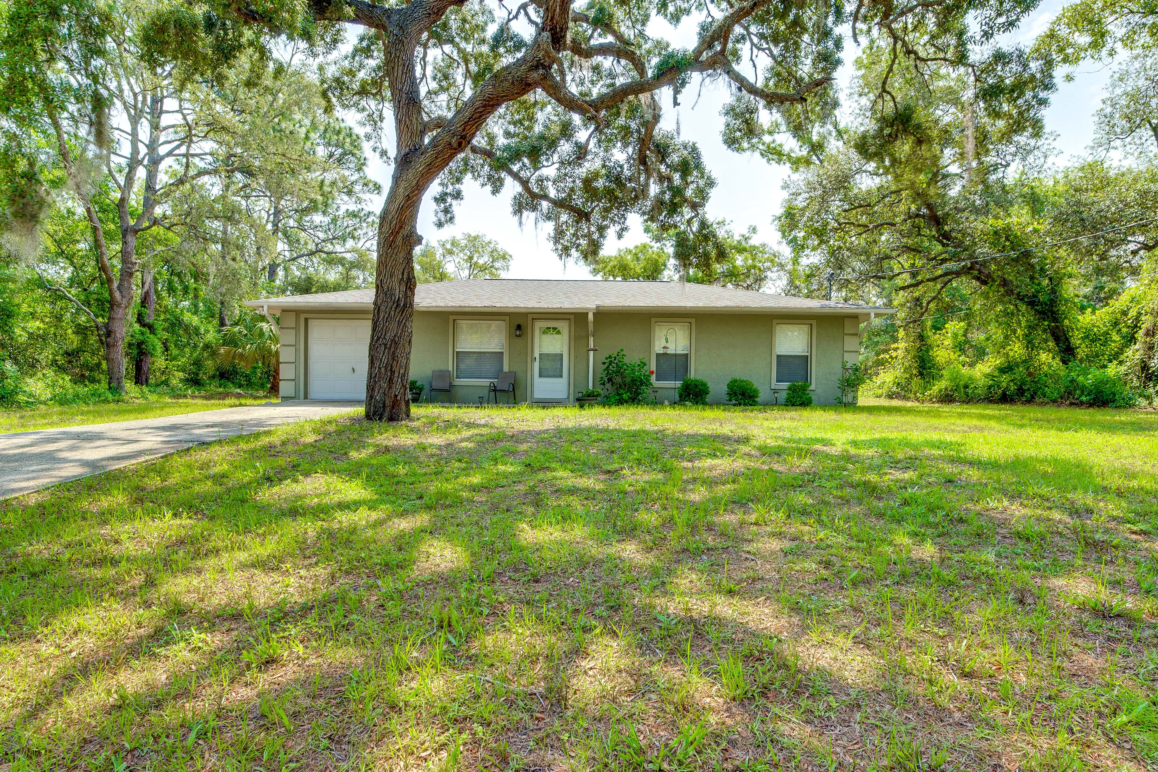 Property Exterior | Driveway (4 Vehicles)