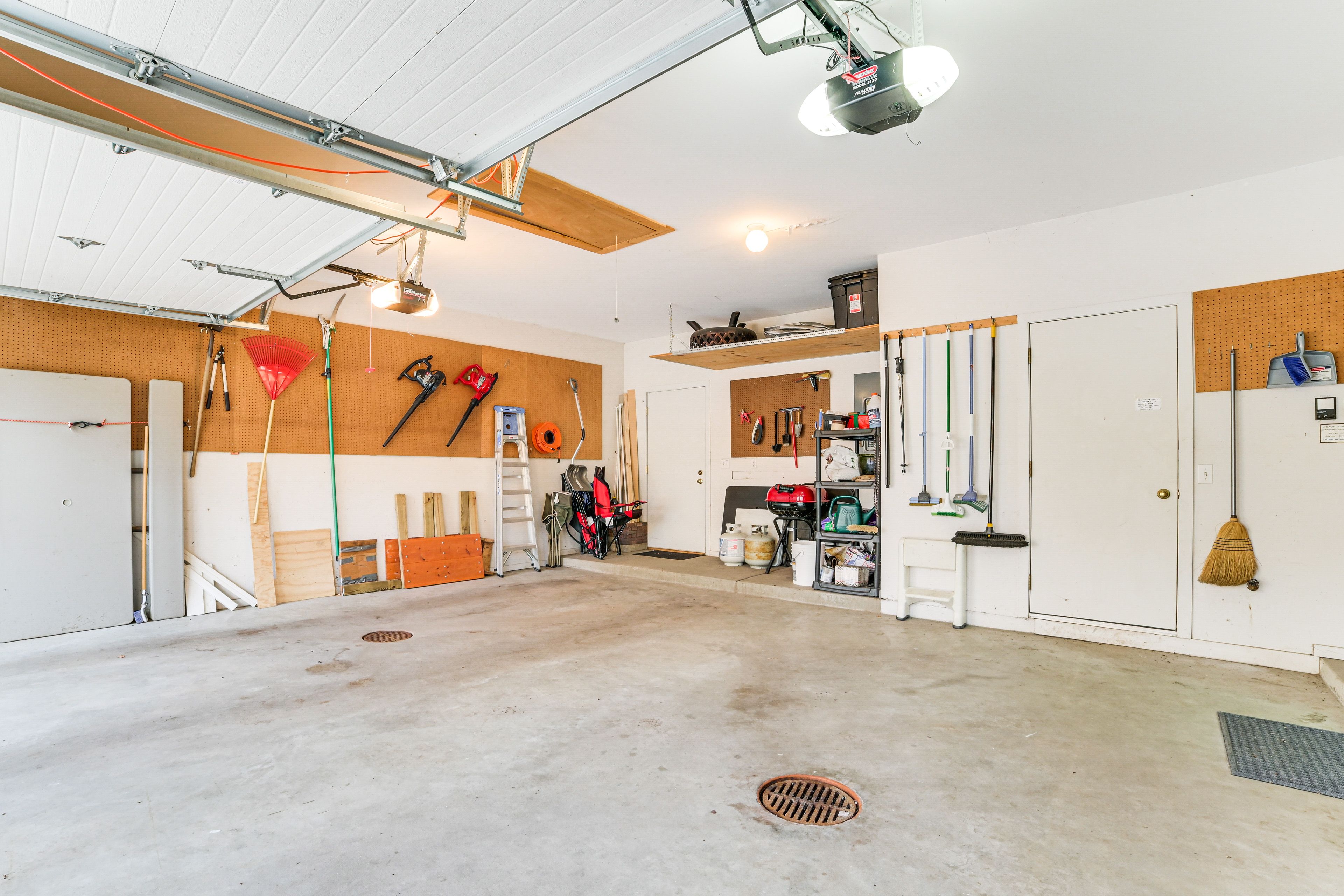 Parking | Garage (2 Vehicles) | Driveway (3 Vehicles)