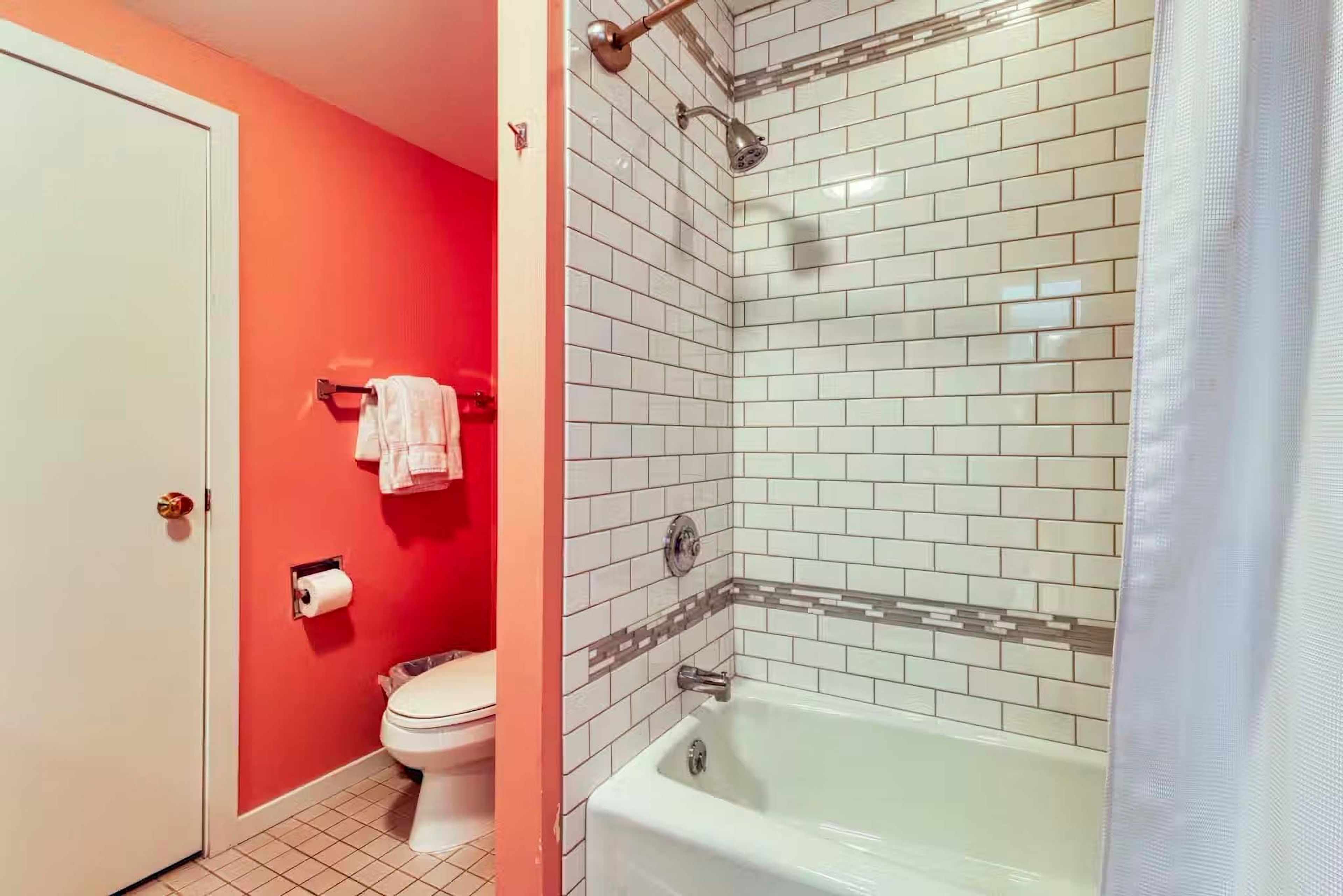 Full Bath | 2nd Floor