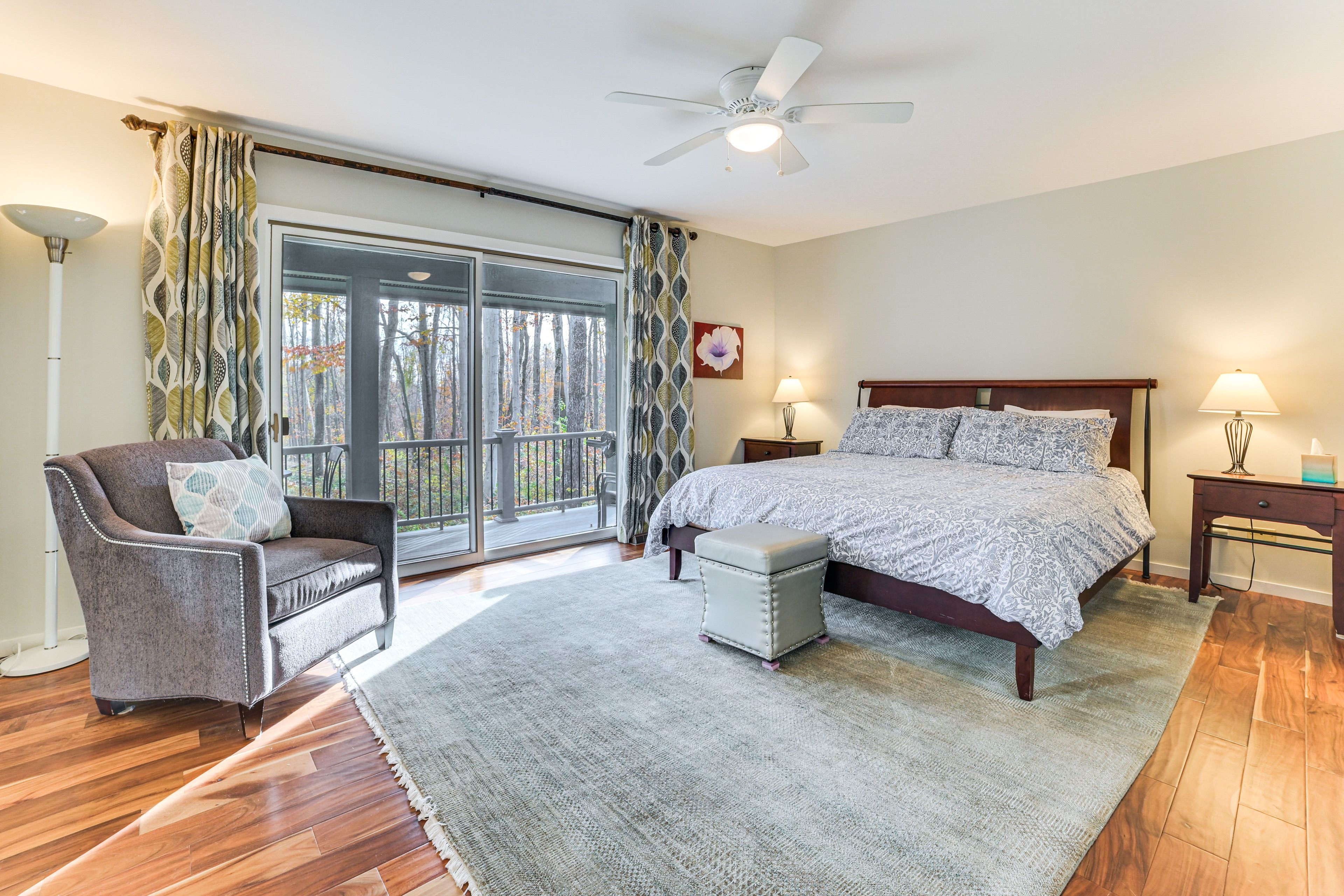 Bedroom 1 | King Bed | En-Suite Bathroom | 1st Floor