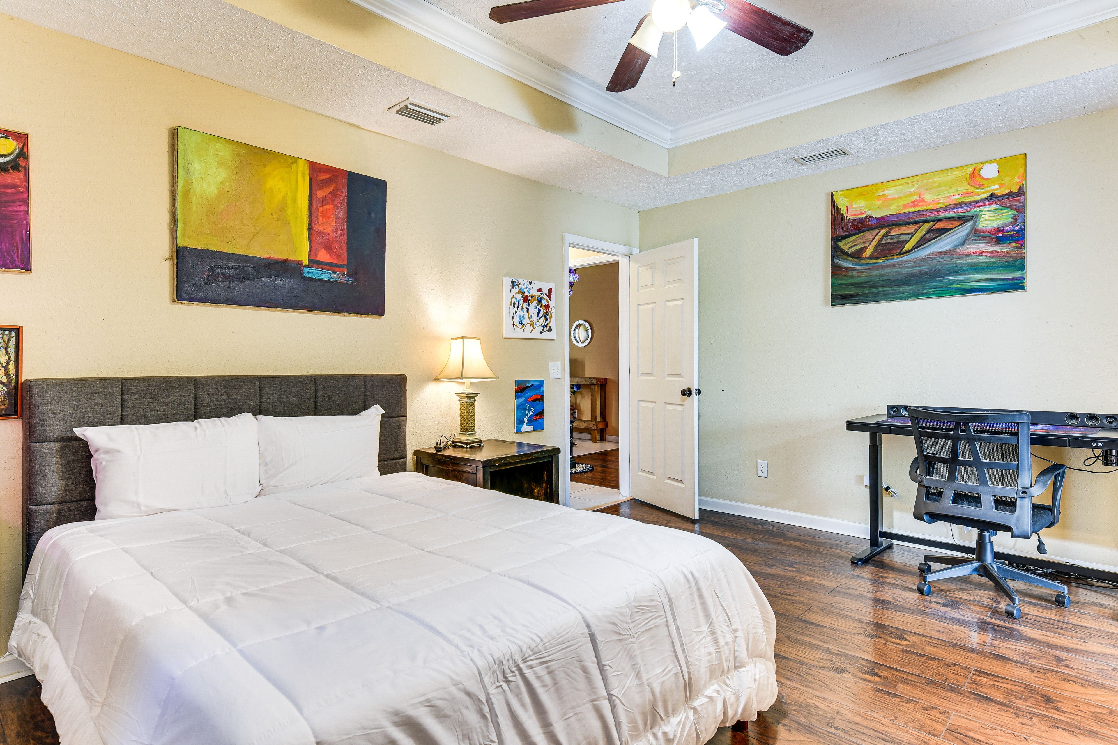 Bedroom 1 | Queen Bed | Linens
