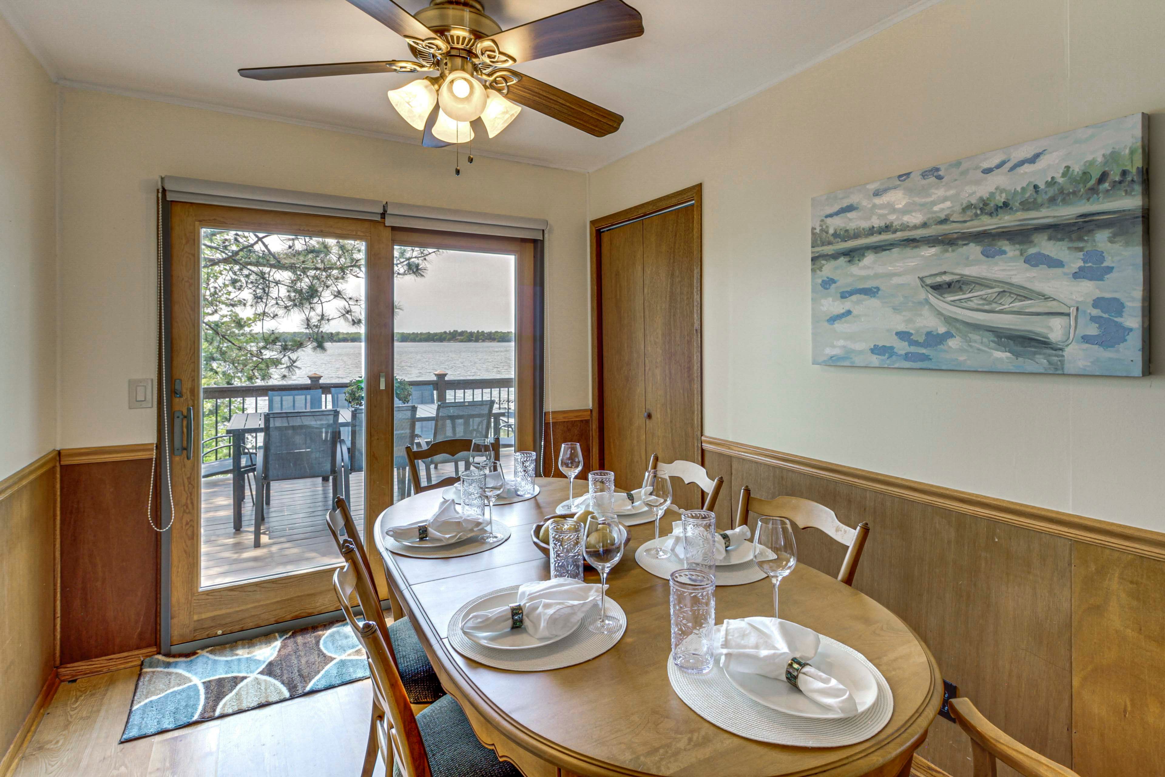 Dining Area | Dishware/Flatware Provided | Main Floor