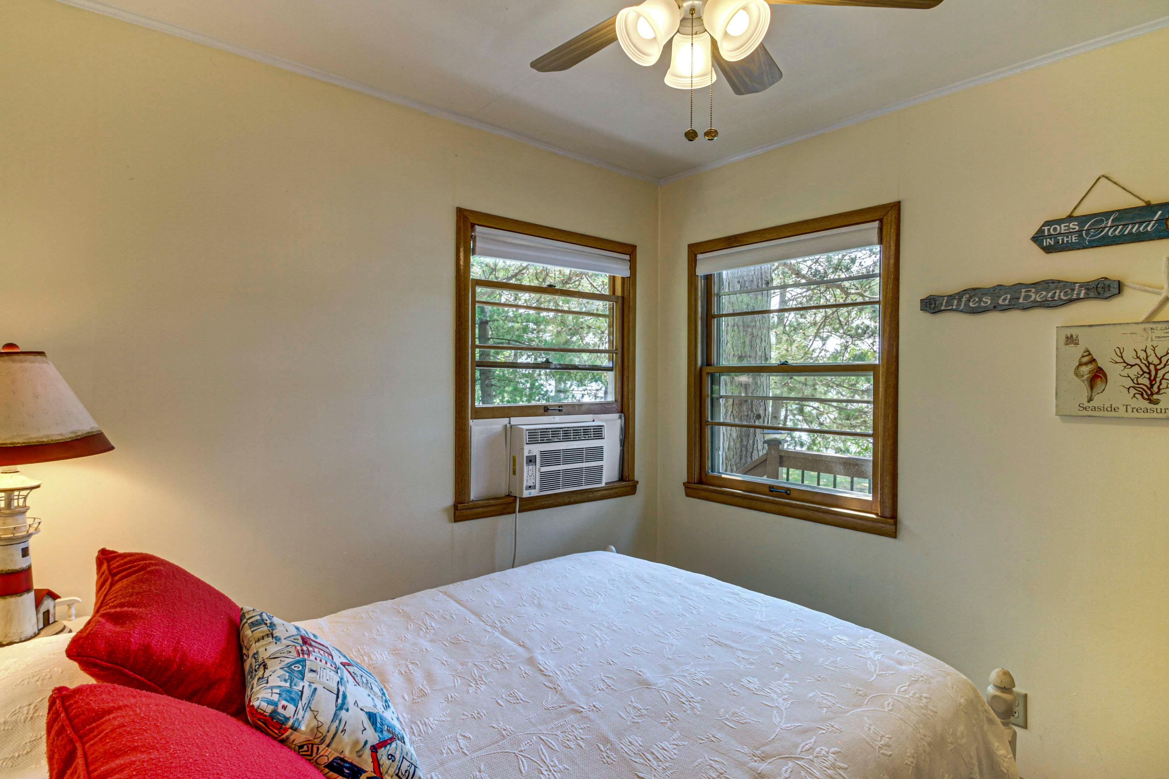 Bedroom 2 | Full Bed | Main Floor