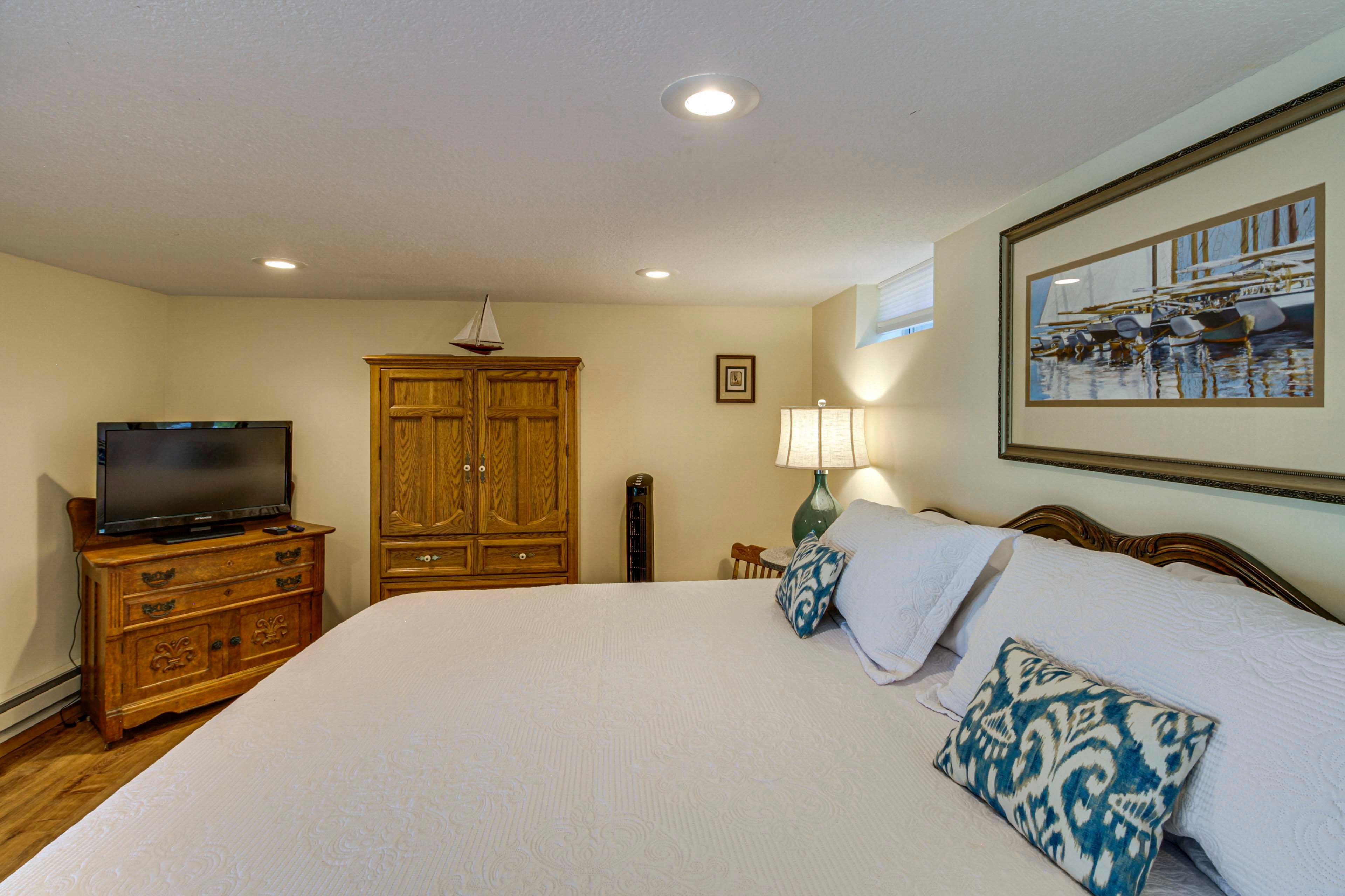 Bedroom 3 | King Bed | Lower Floor