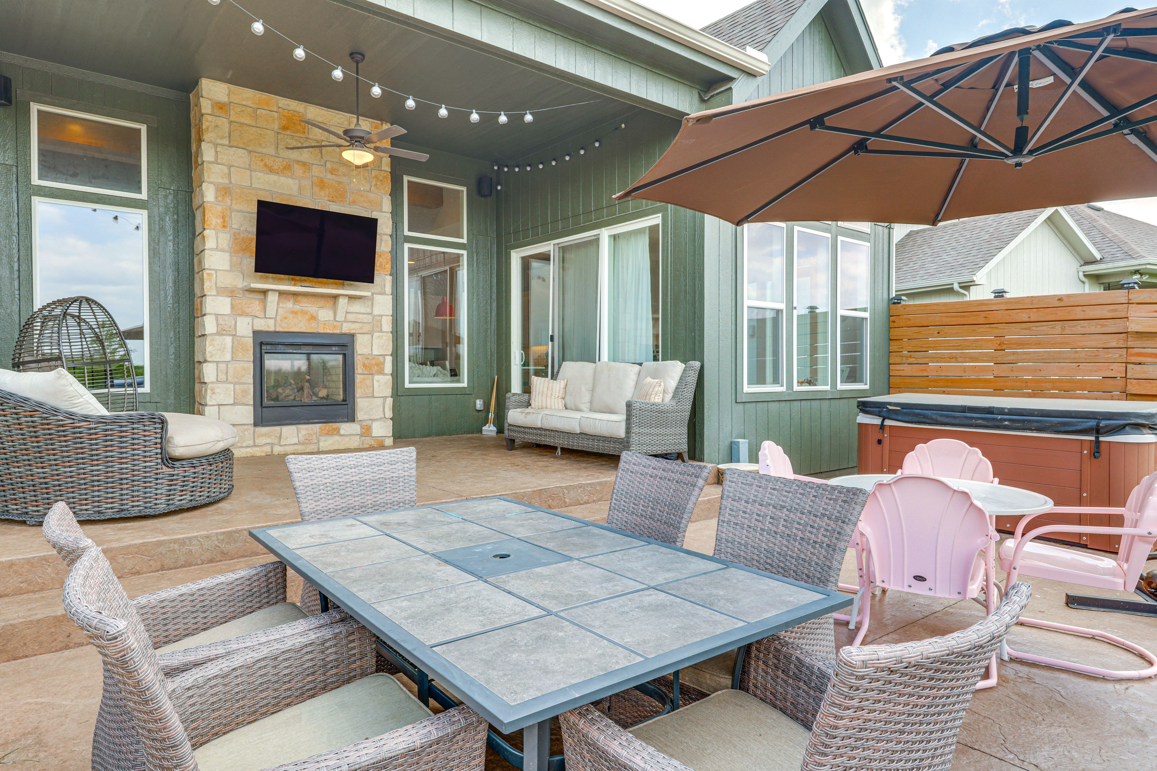 Overland Park Vacation Rental | 4BR | 3.5BA | 2,843 Sq Ft | 4 Steps to Enter