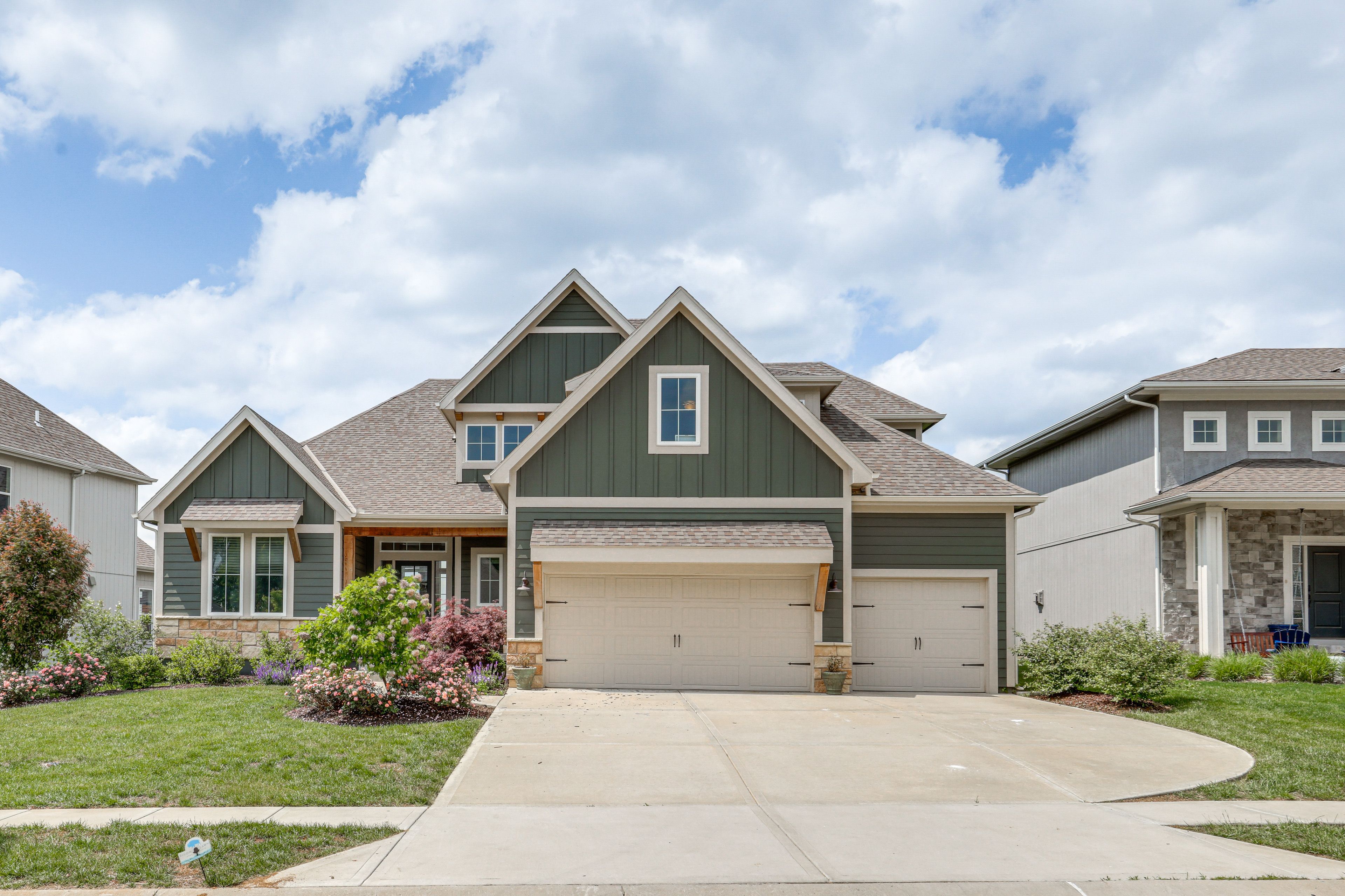 Home Exterior | Parking | Driveway (4 Vehicles)
