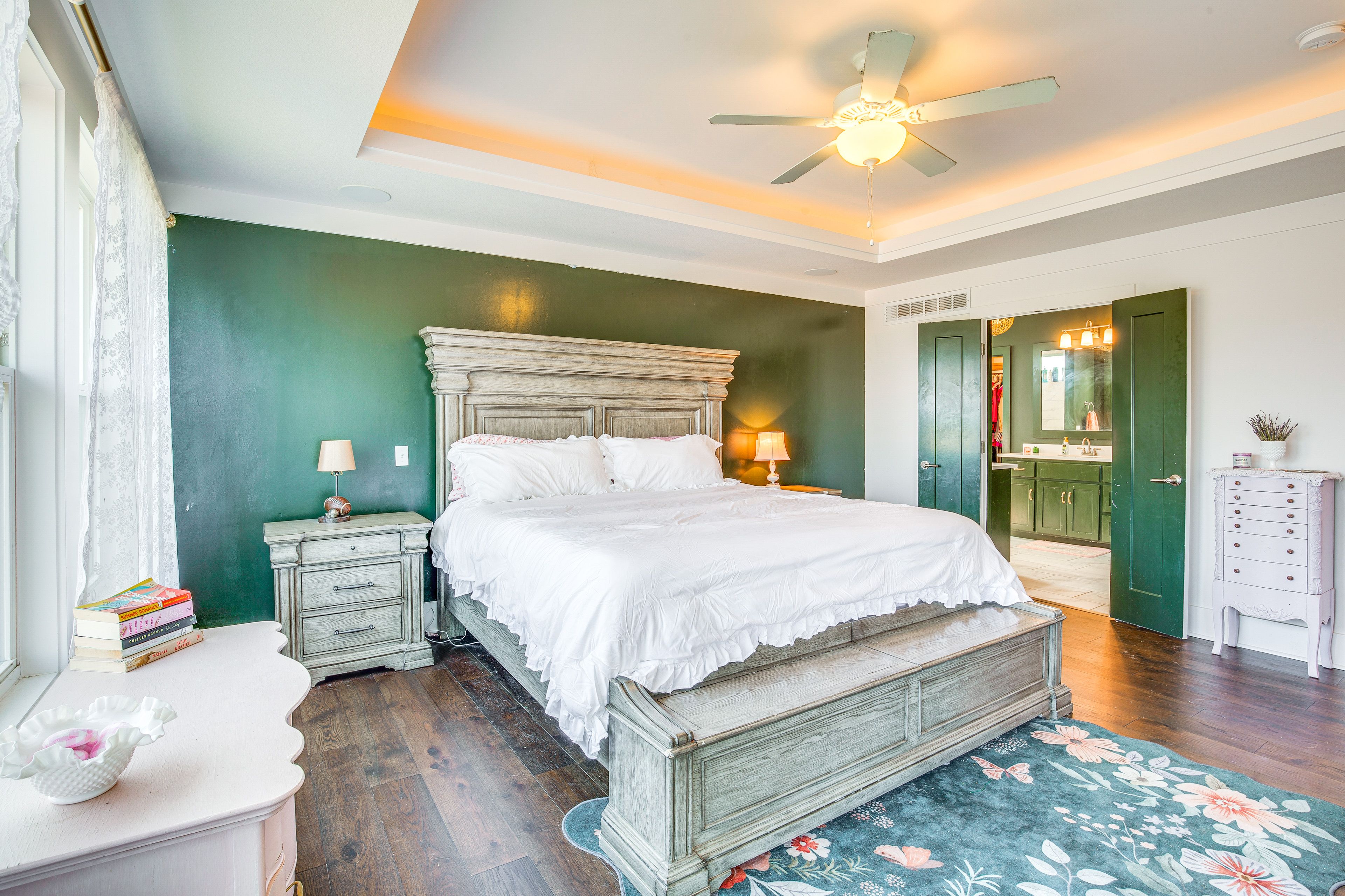 Bedroom 1 | King Bed | En-Suite Bathroom | 1st Floor