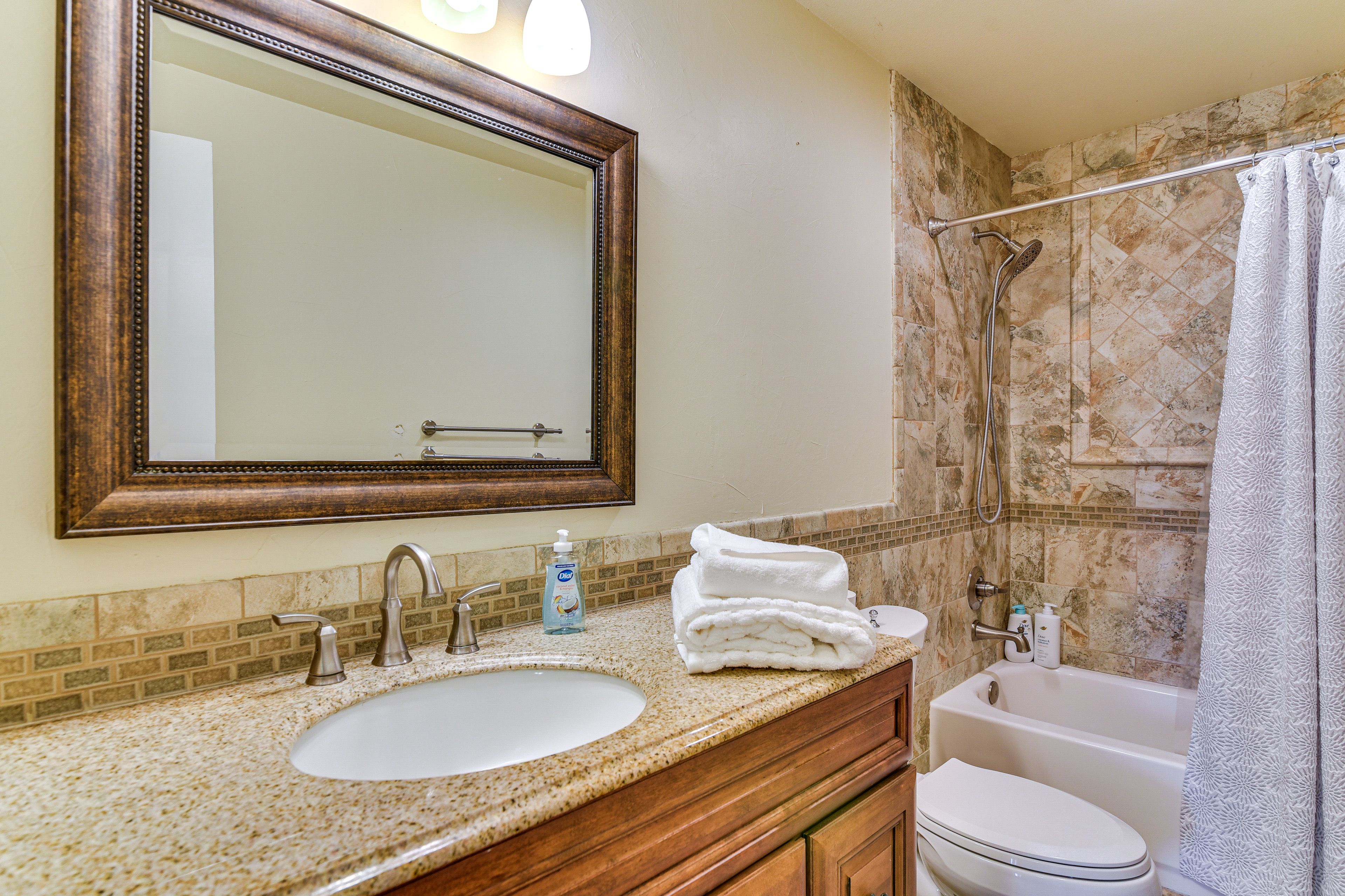 Full Bathroom | 2nd Floor
