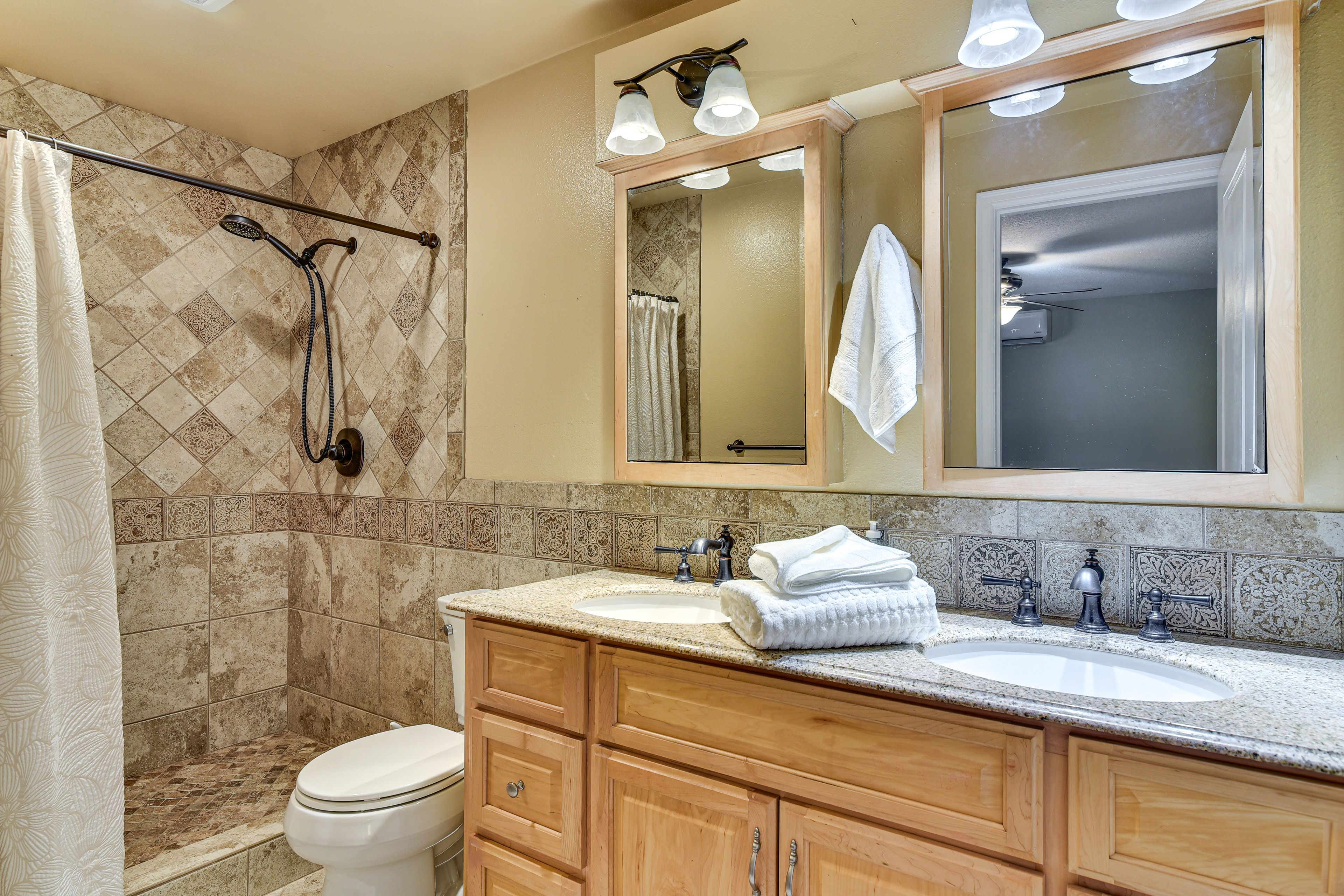 Full Bathroom | 2nd Floor