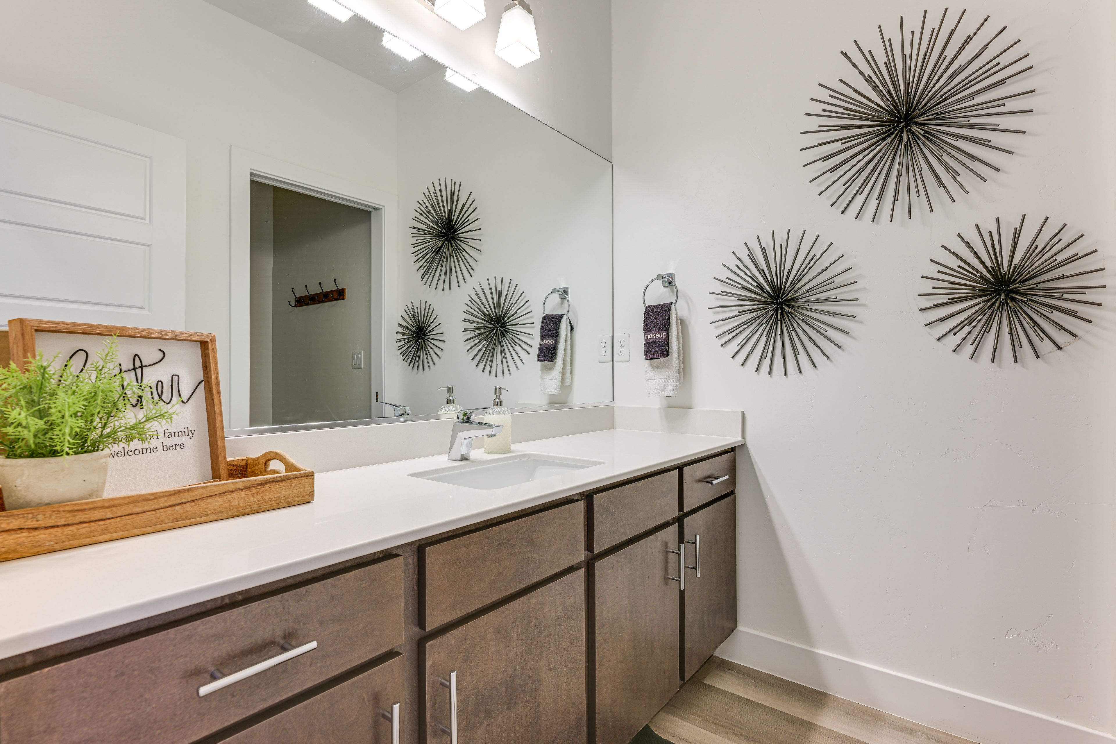 Full Bathroom | 2nd Floor