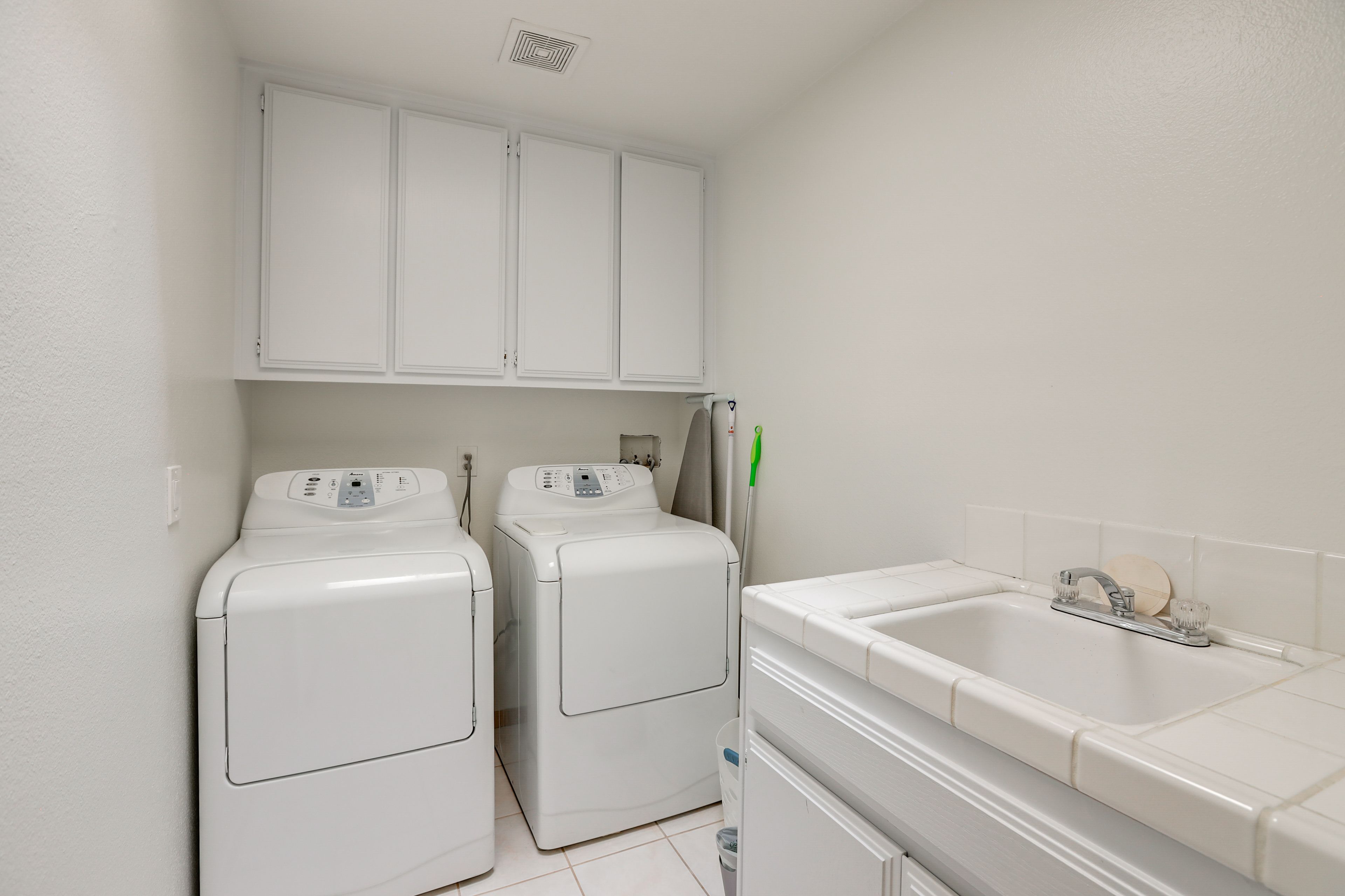 Laundry Room | Washer & Dryer