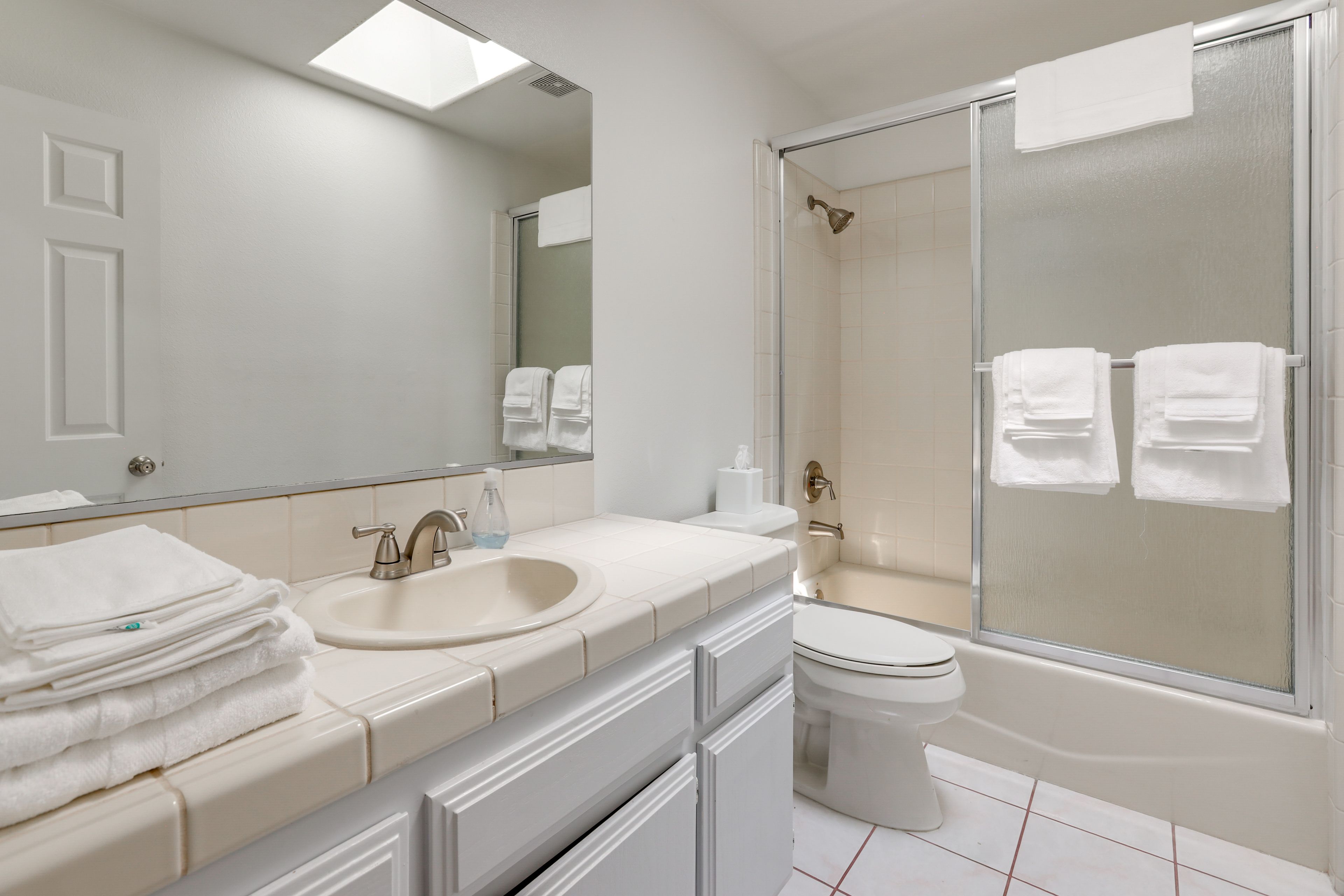 Full Bathroom | Complimentary Toiletries