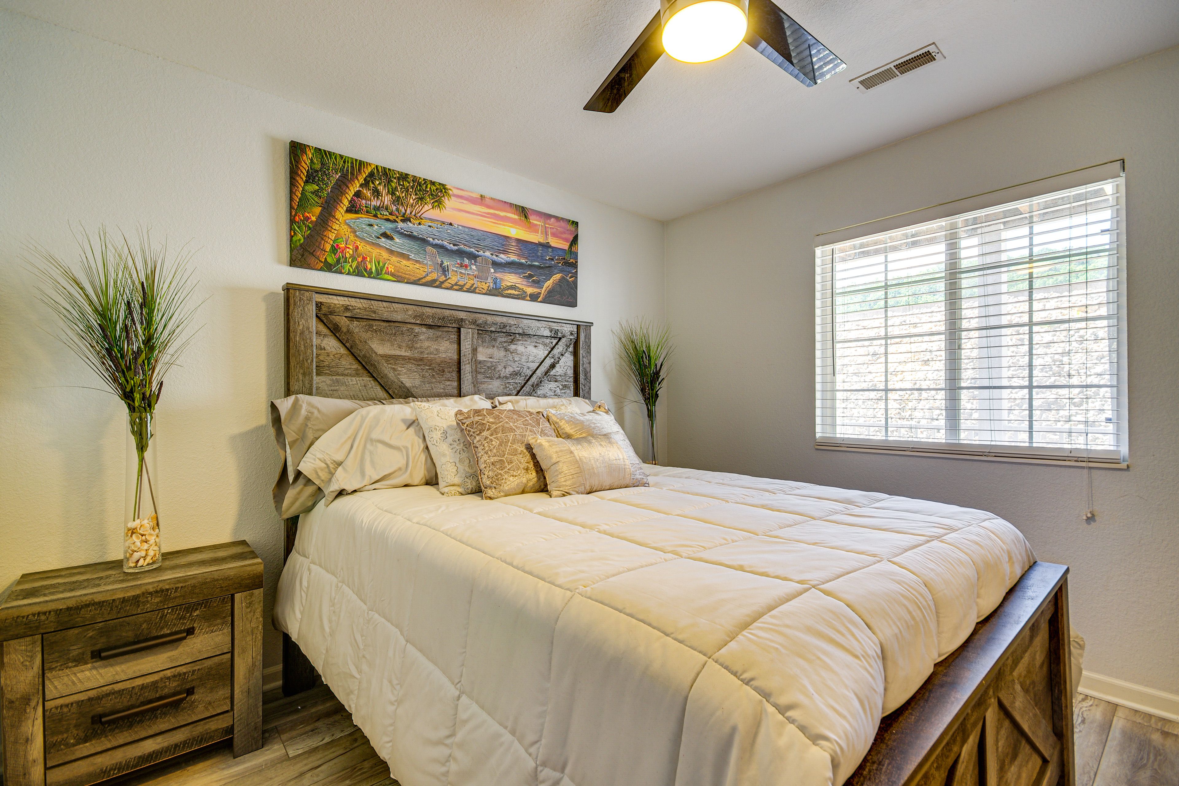 Bedroom 2 | Queen Bed