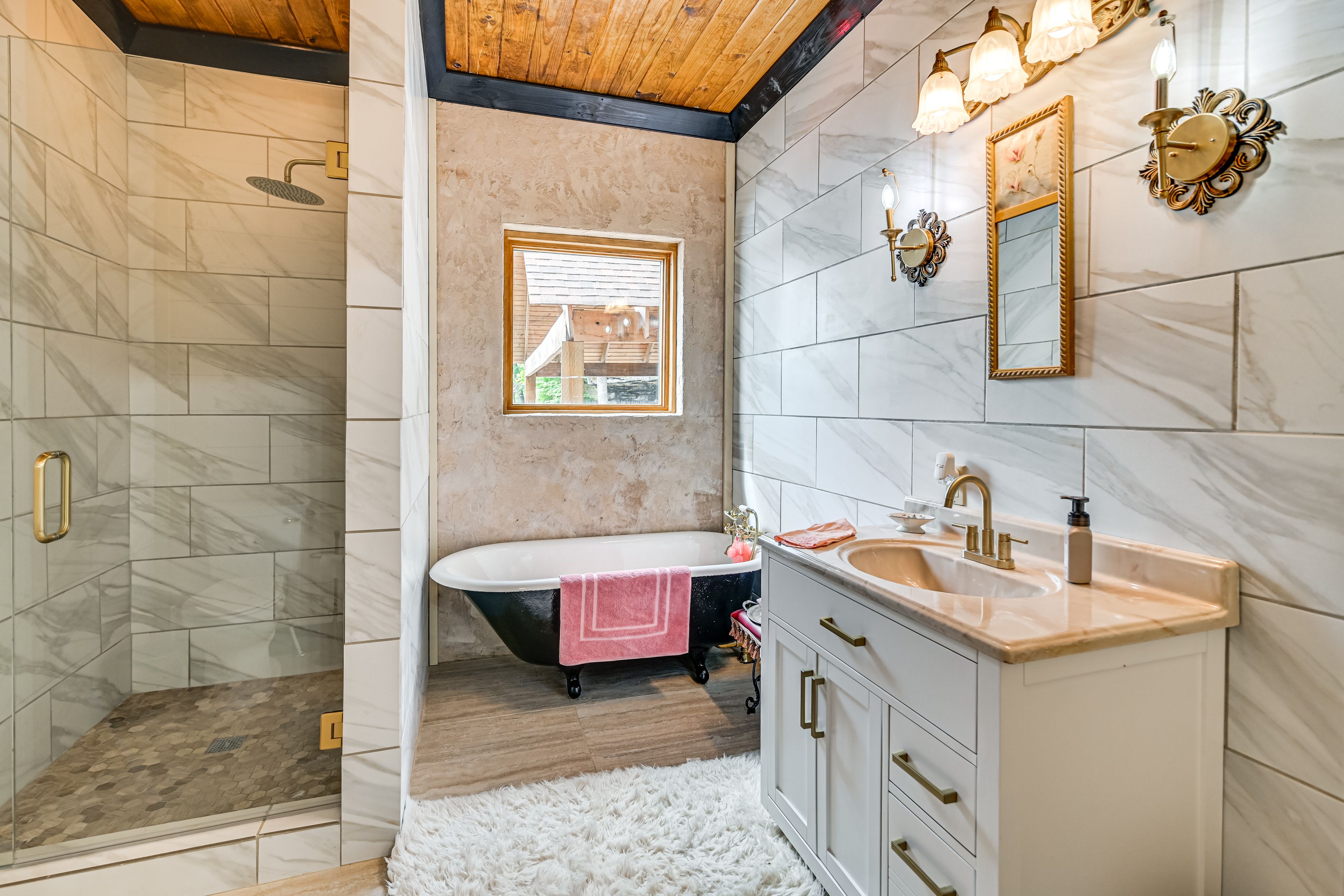 En-Suite Bathroom | Main Floor