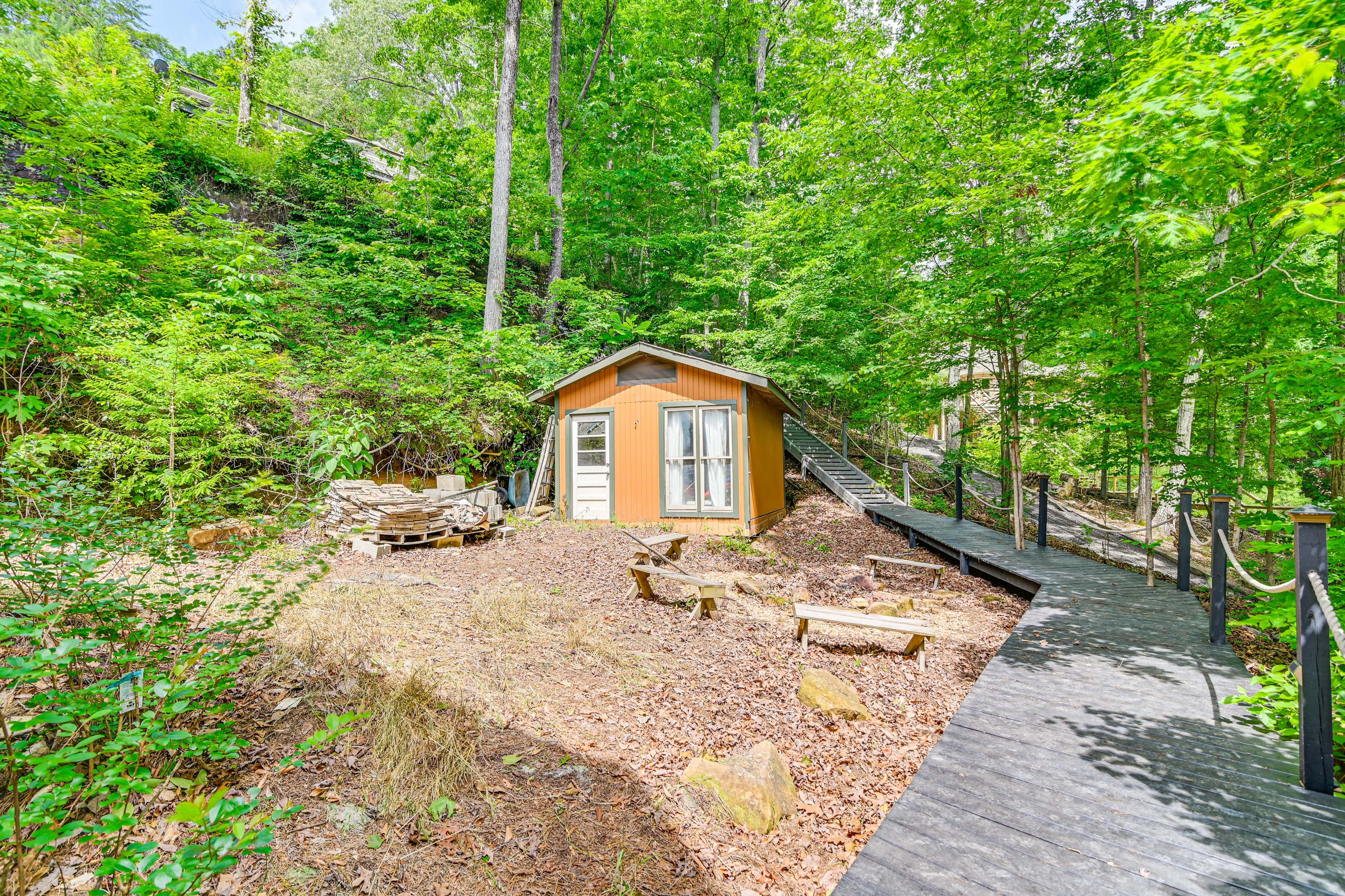 Outdoor Living Space | Fire Pit | Picnic Table