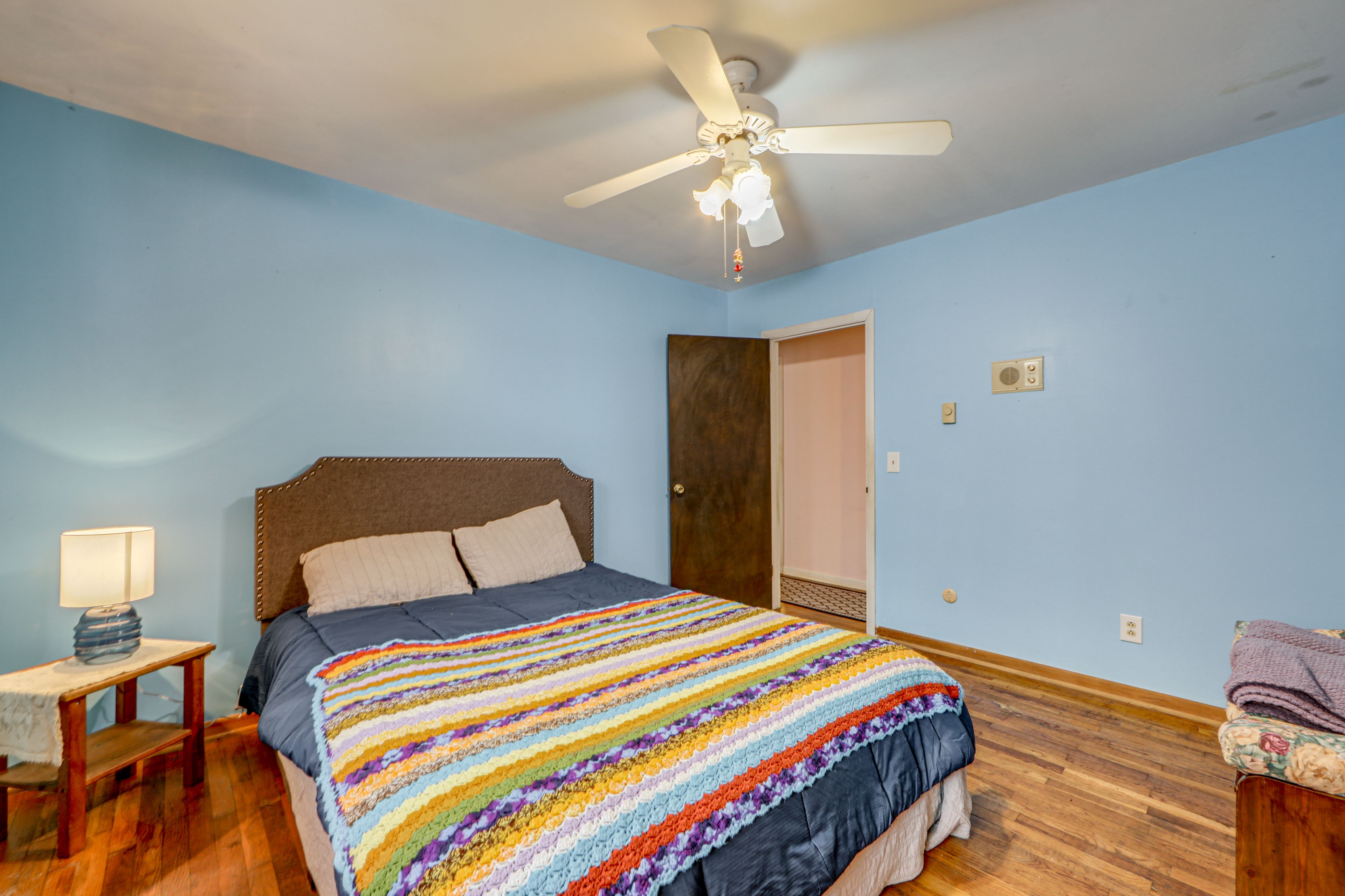 Bedroom 3 | Queen Bed