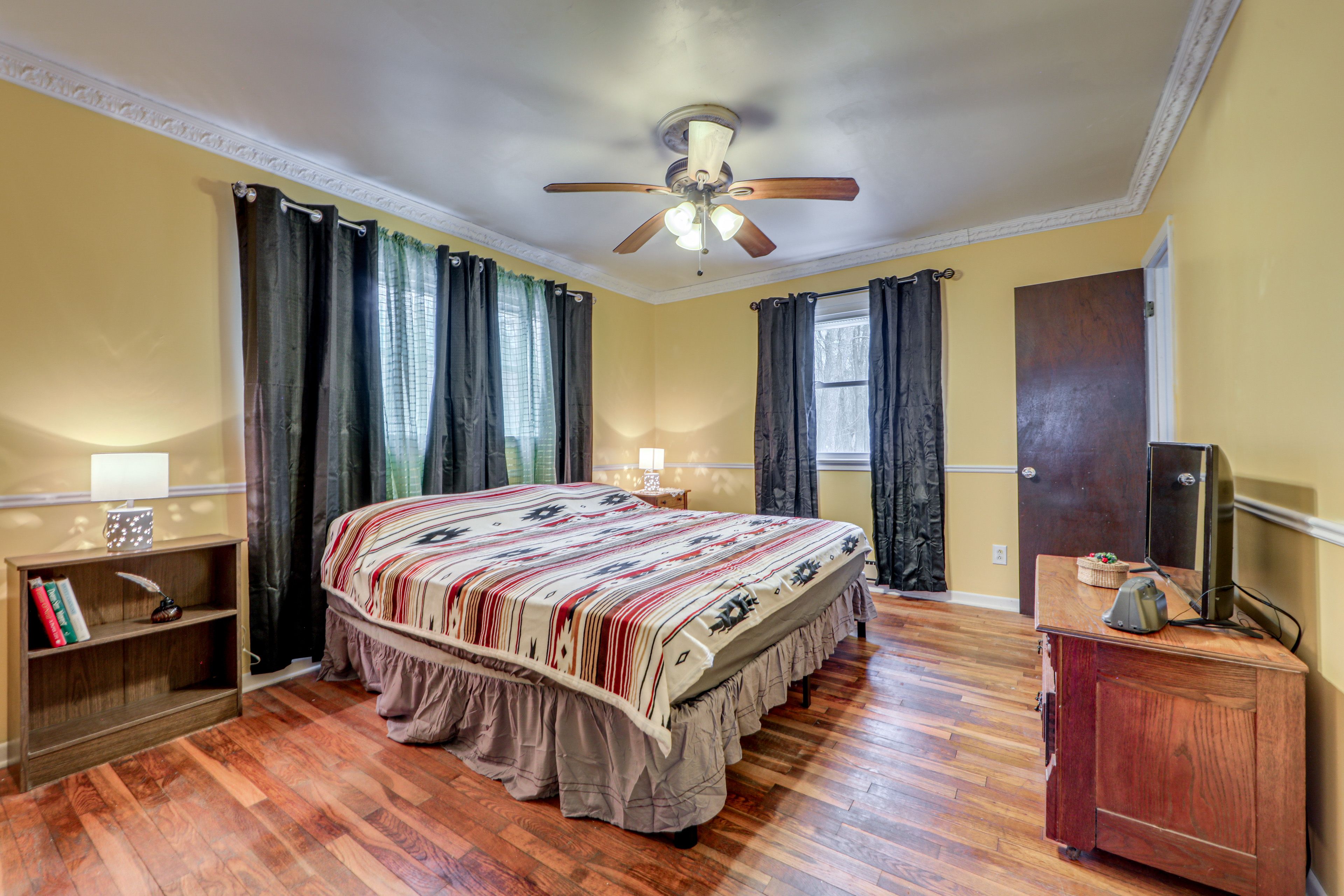 Bedroom 1 | King Bed