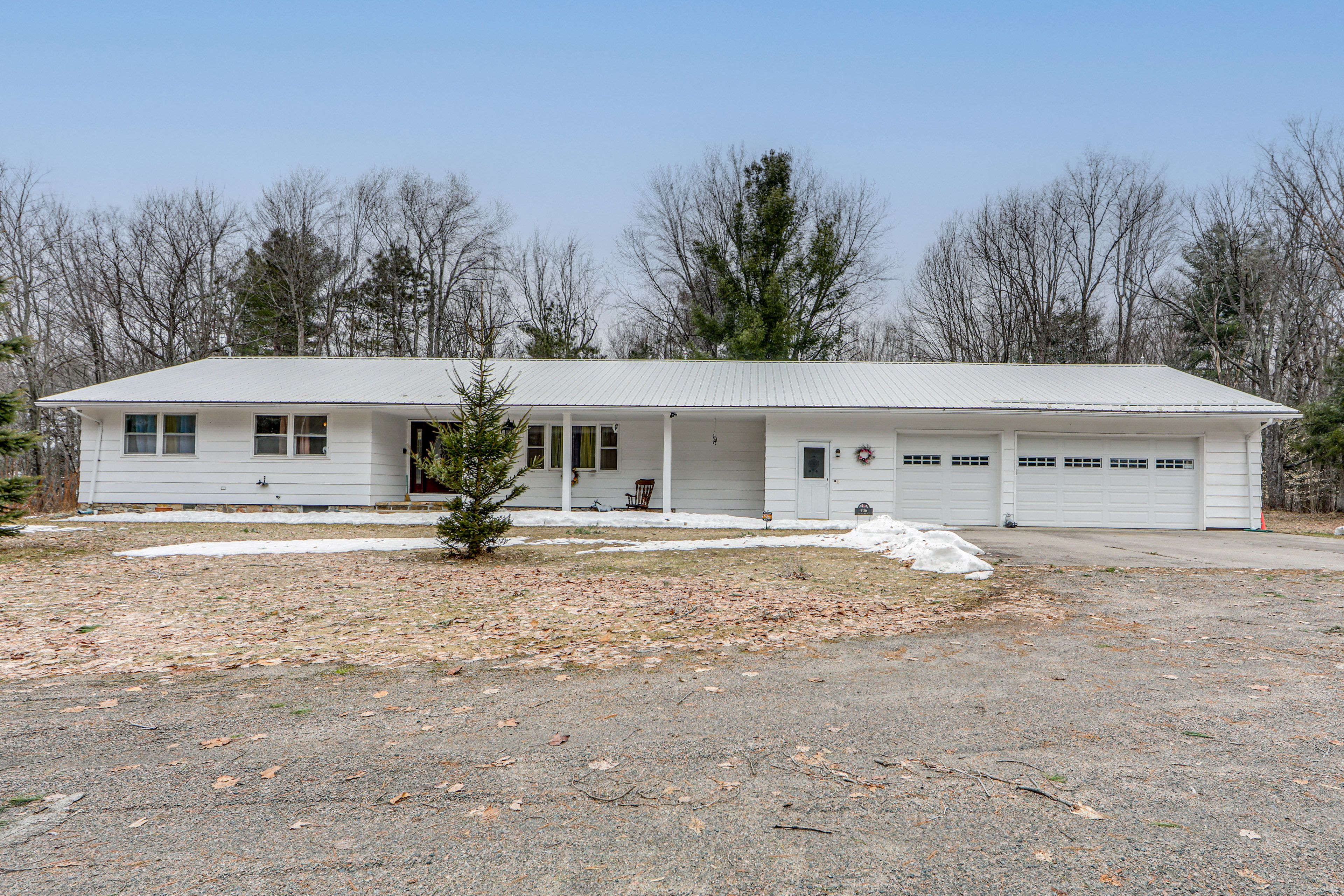 Parking | Driveway (4 Vehicles) | Small RV/Trailer Parking