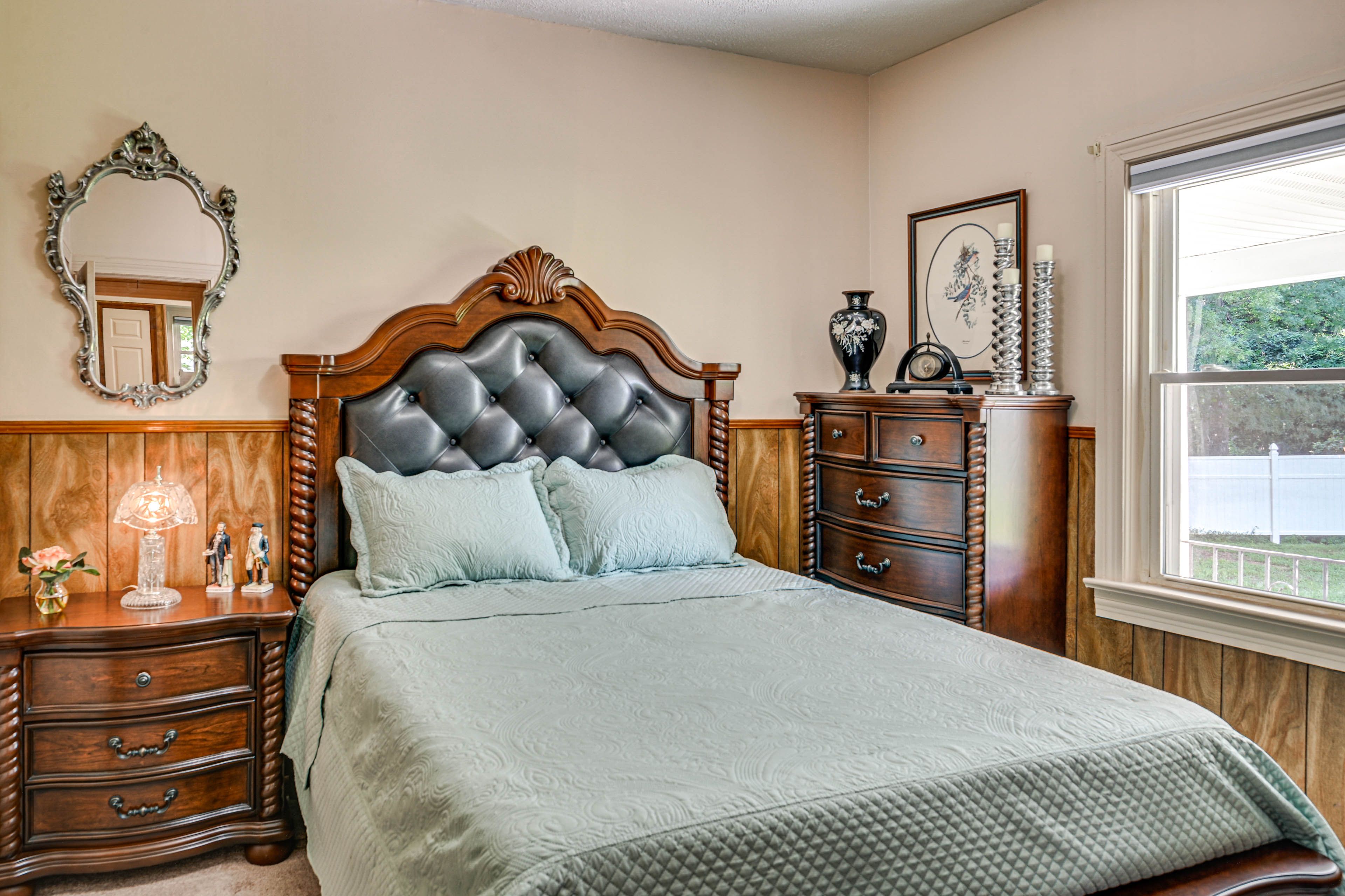 Bedroom 2 | Queen Bed | Smart TV