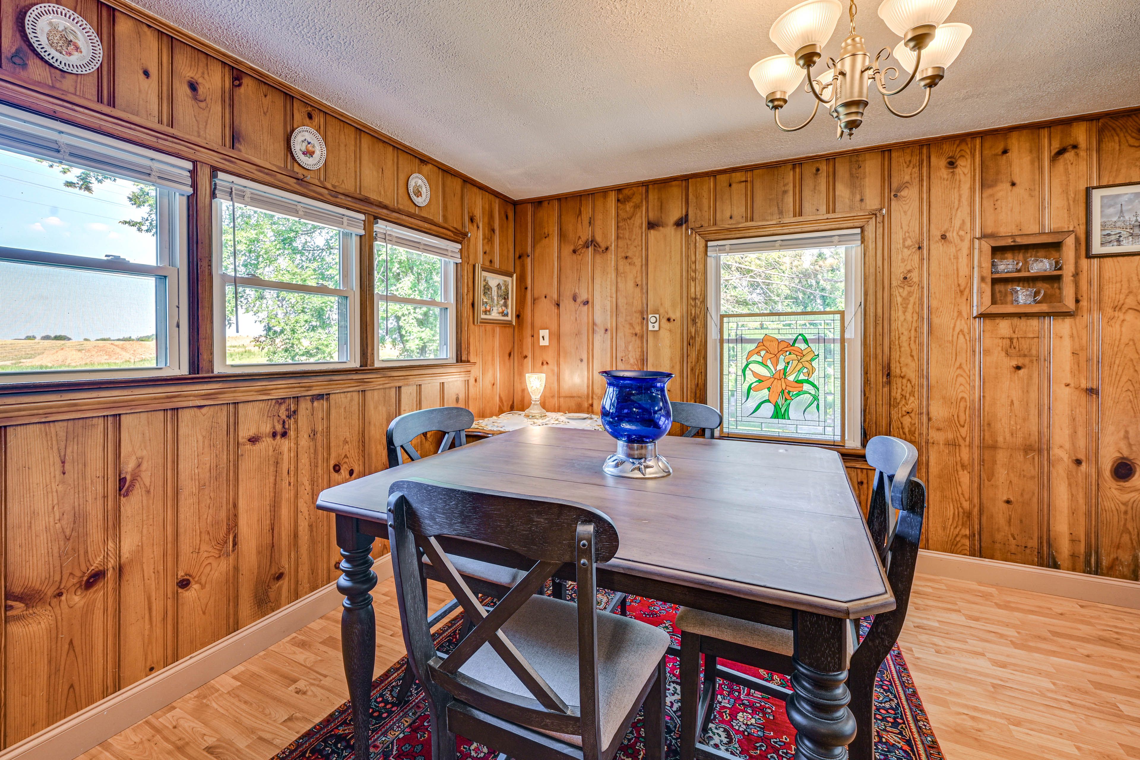 Dining Area | Dishware/Flatware